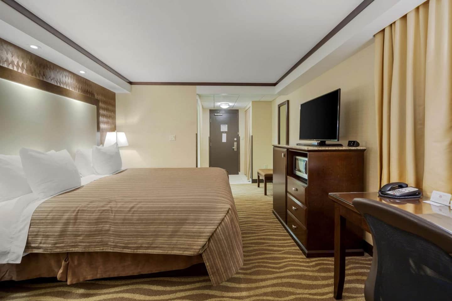 Best Western Premier Denham Inn & Suites