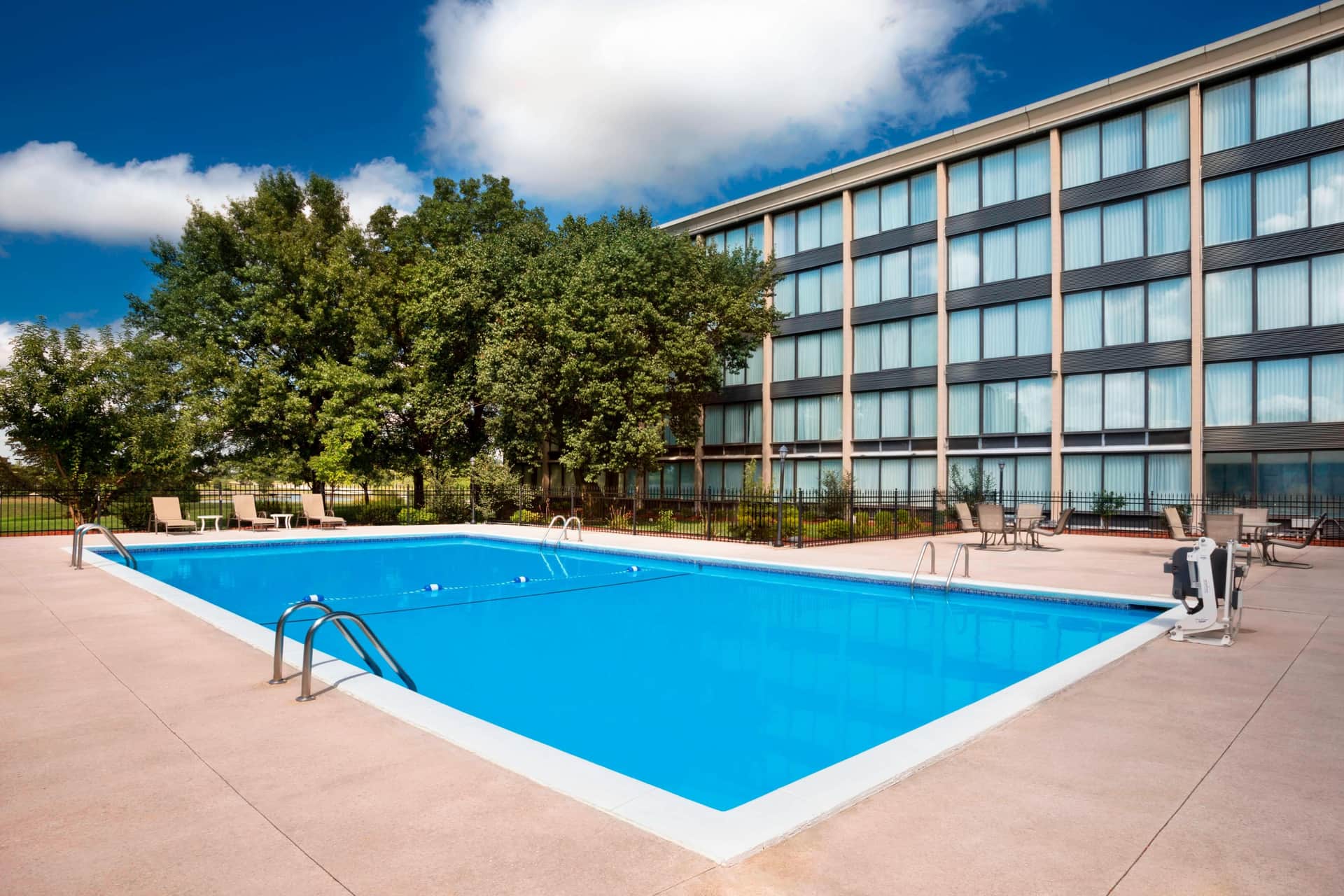 Four Points by Sheraton Kansas City Airport