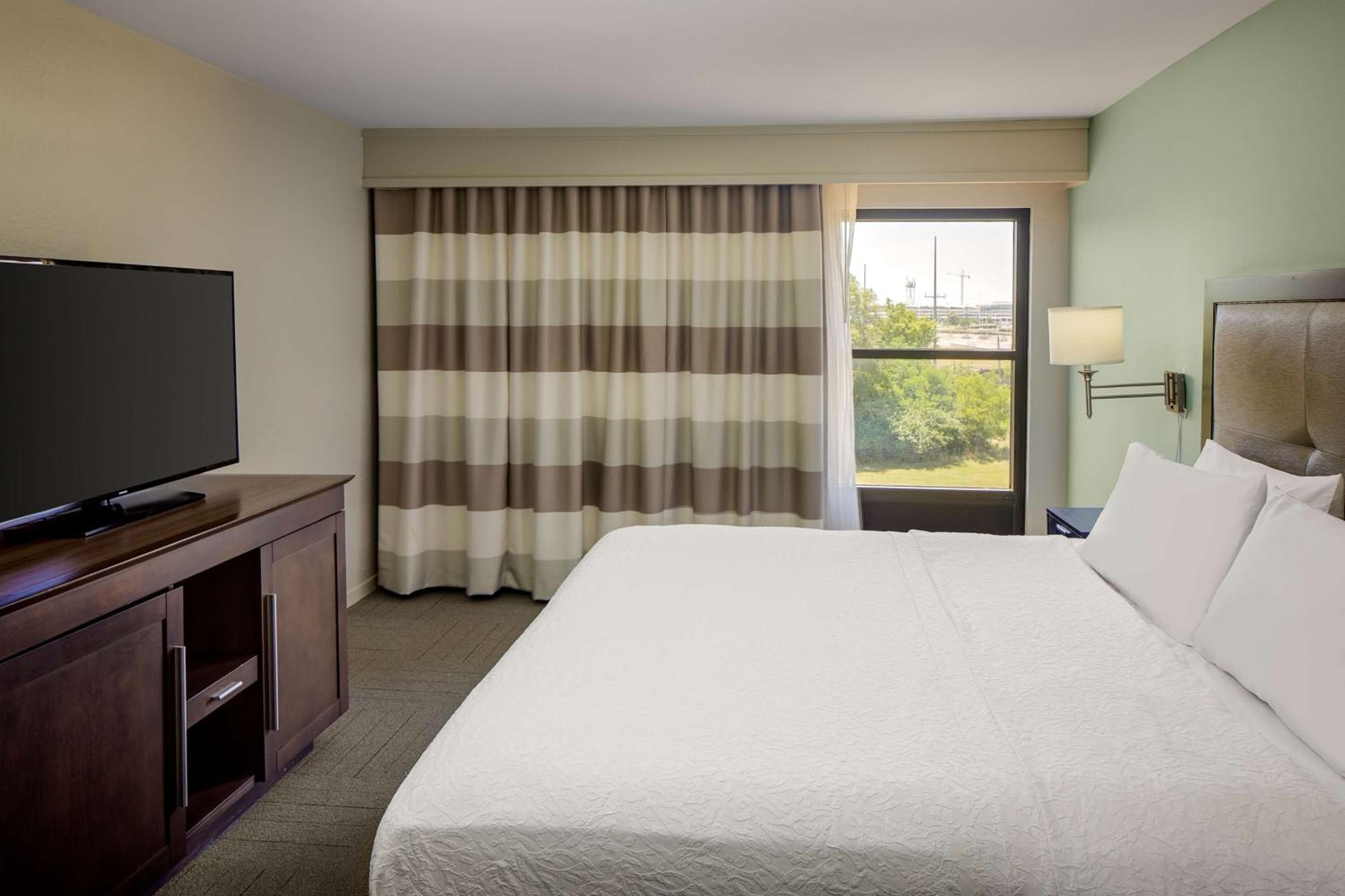 Hampton Inn & Suites Nashville-Airport