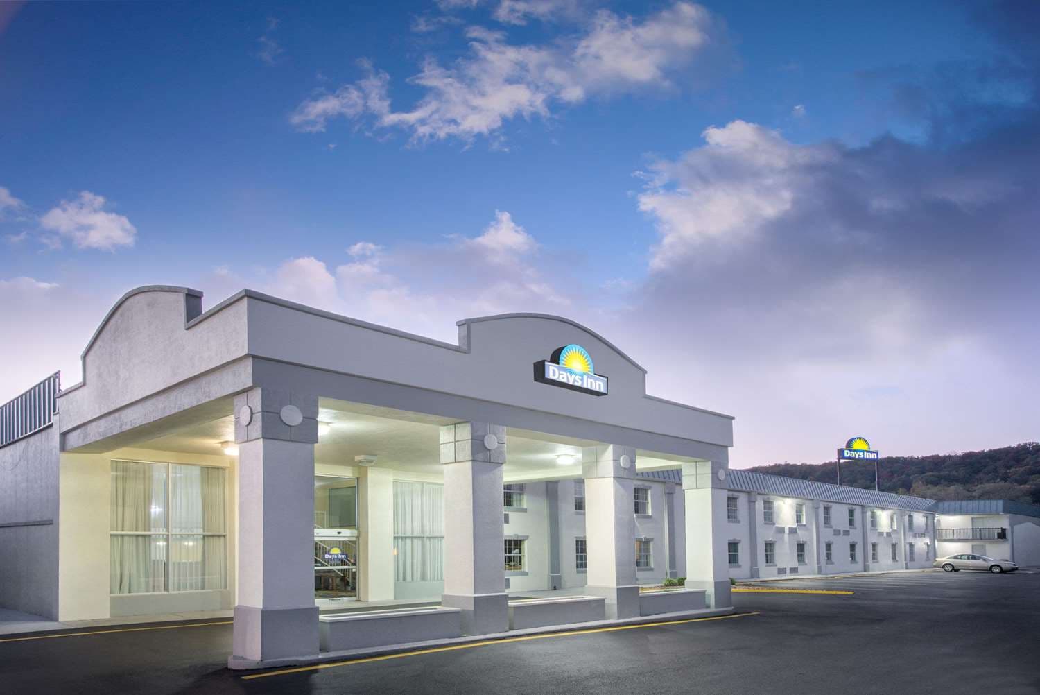 Days Inn by Wyndham Roanoke Hollins Near I-81