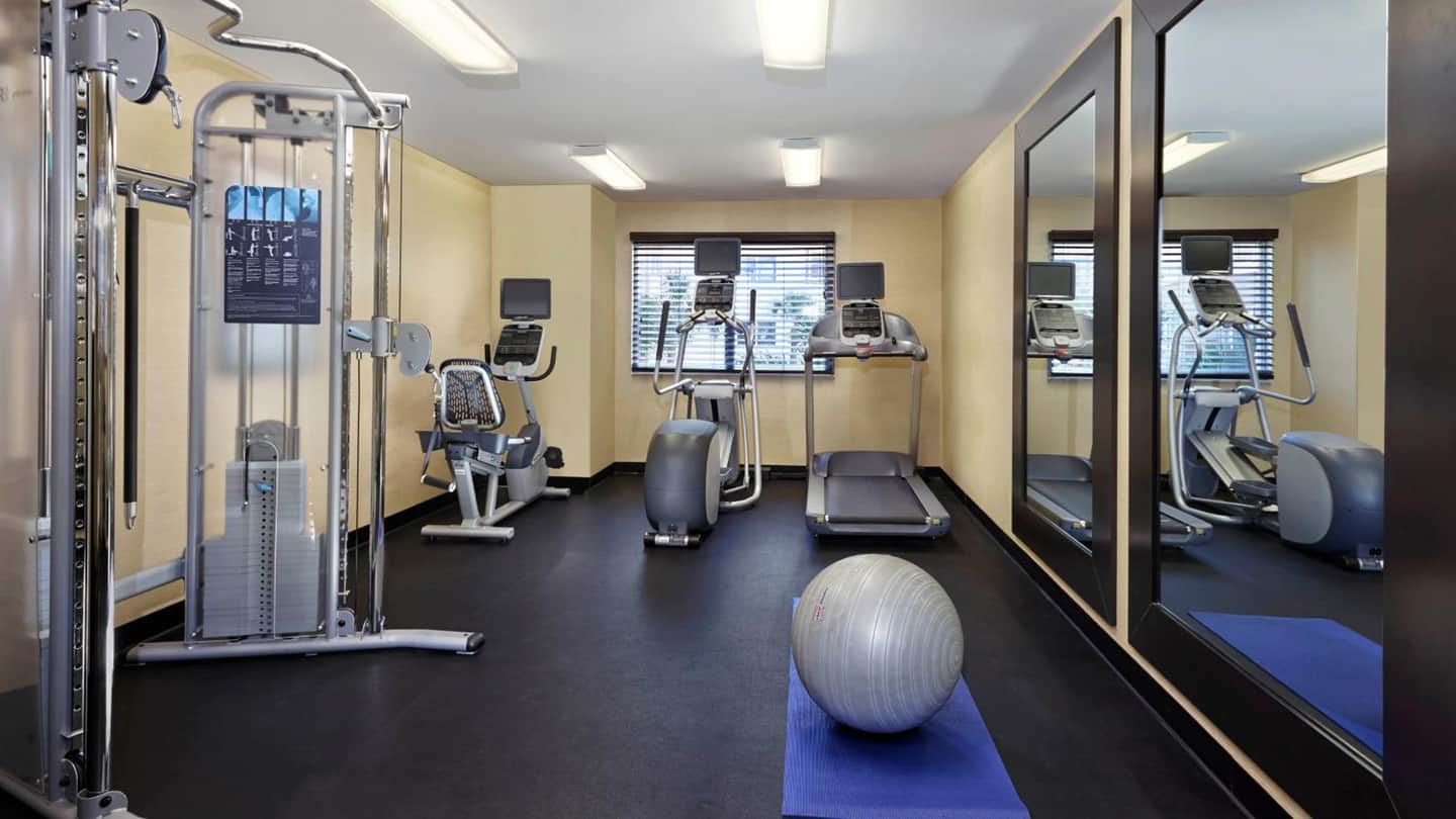 Holiday Inn Express & Suites - Naples Downtown - 5th Avenue