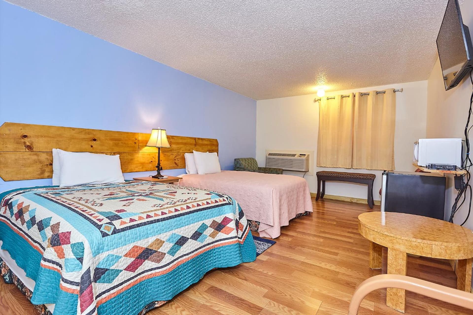 LAKE COUNTRY INN