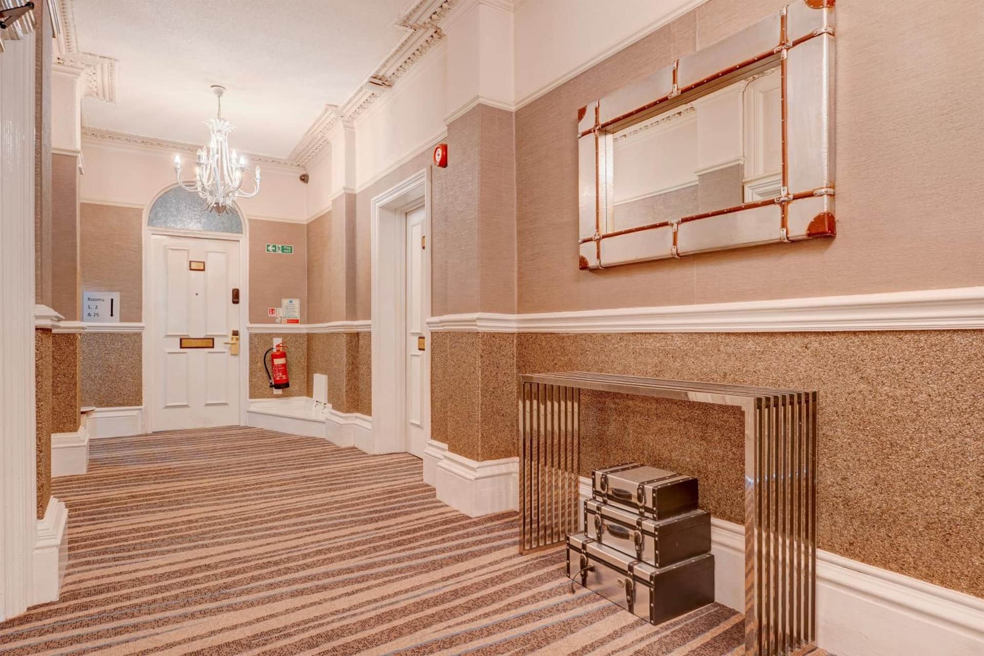 Liverpool Aigburth Sefton Park Hotel By Belvilla