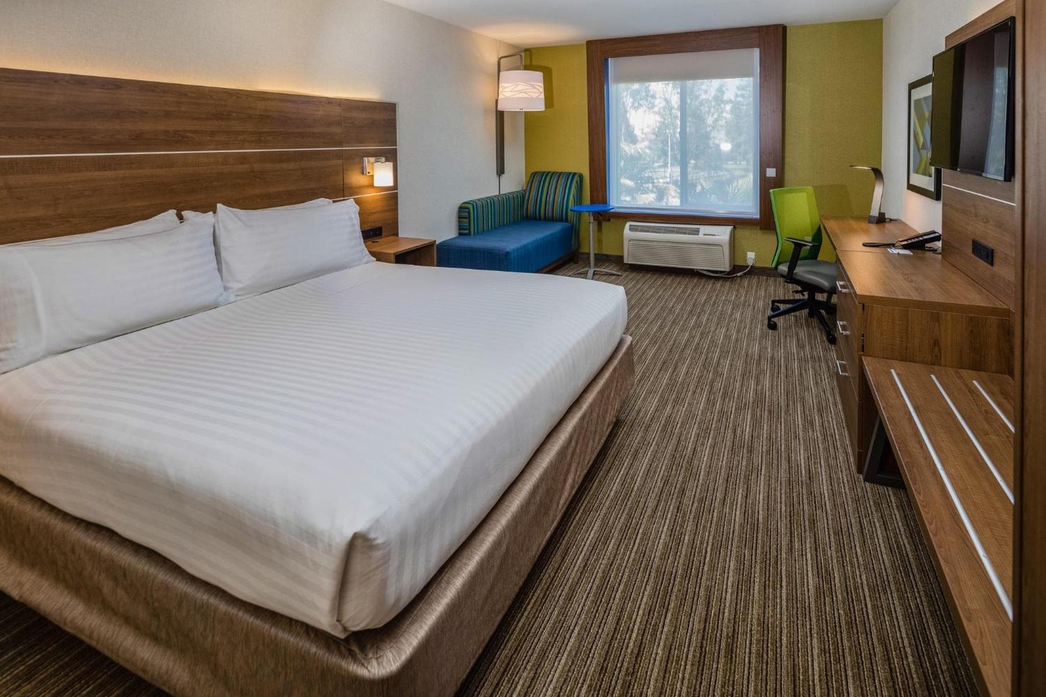 Holiday Inn Express & Suites Modesto