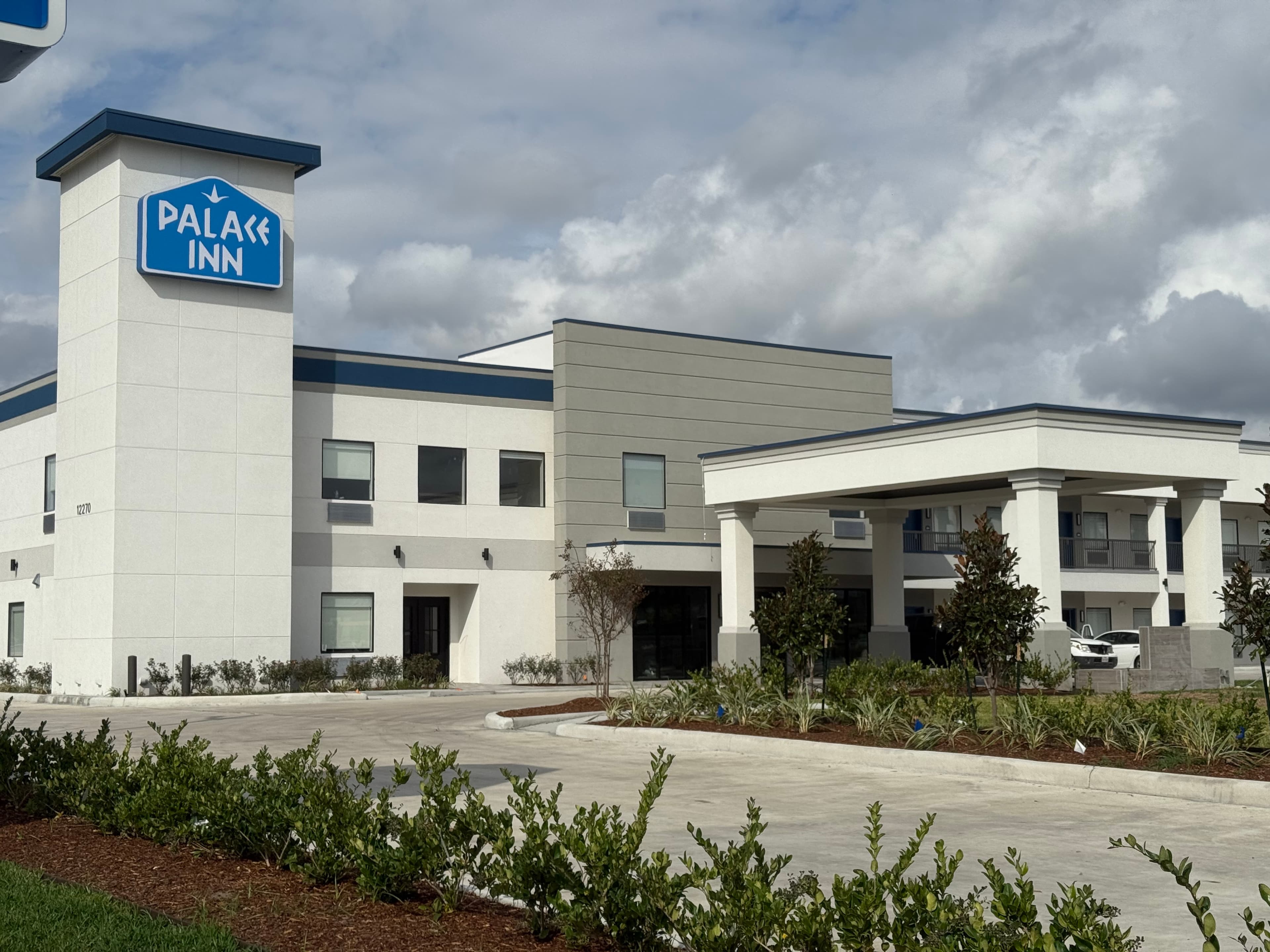 Palace Inn Blue 290 W 43rd & Bingle Rd