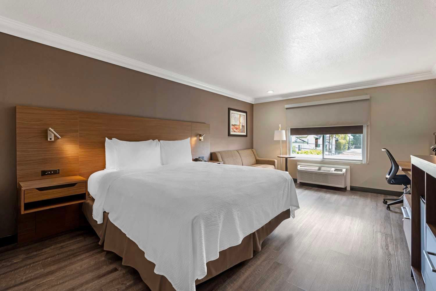 Best Western Plus Newport Mesa Inn