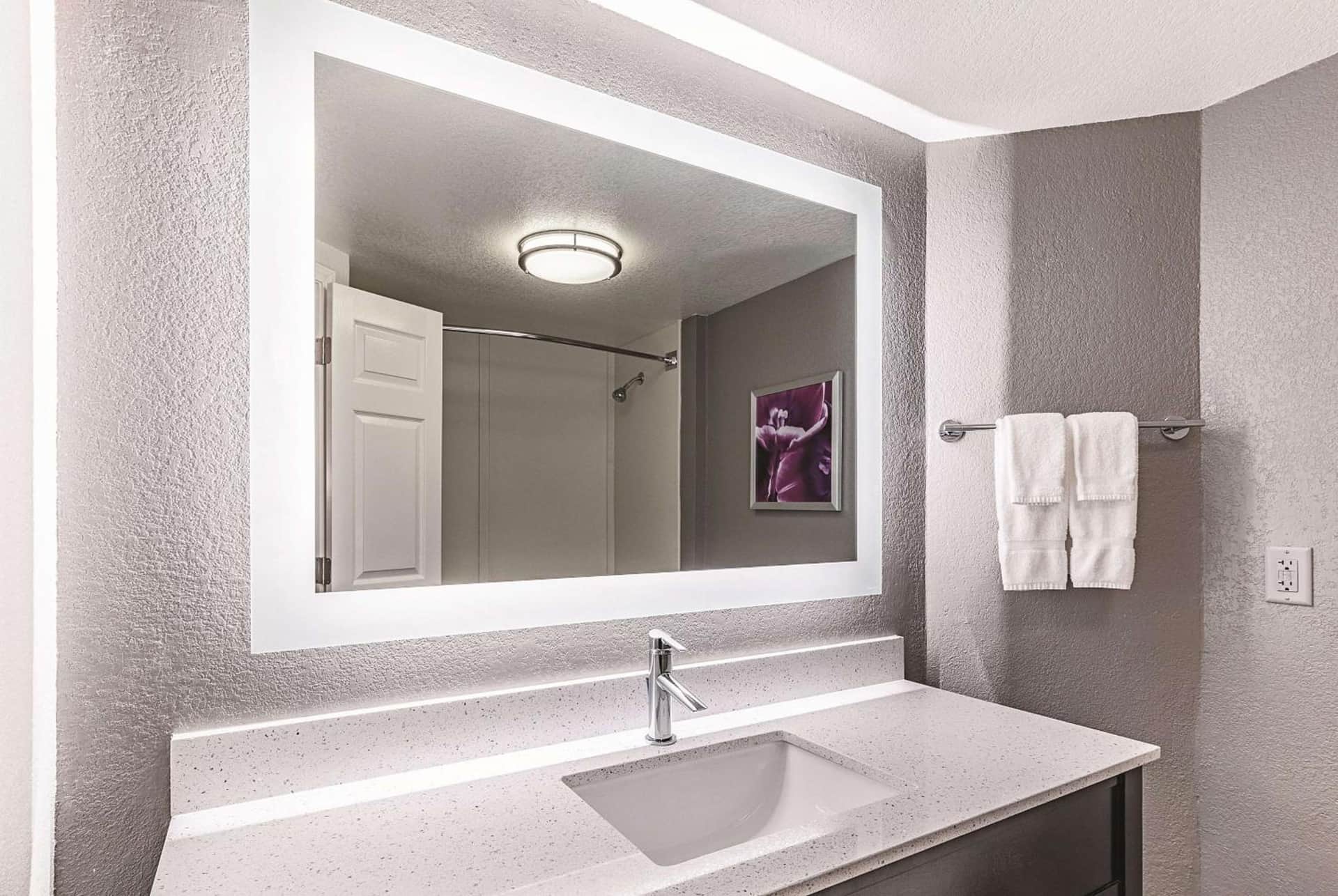 La Quinta Inn & Suites by Wyndham Austin Near The Domain