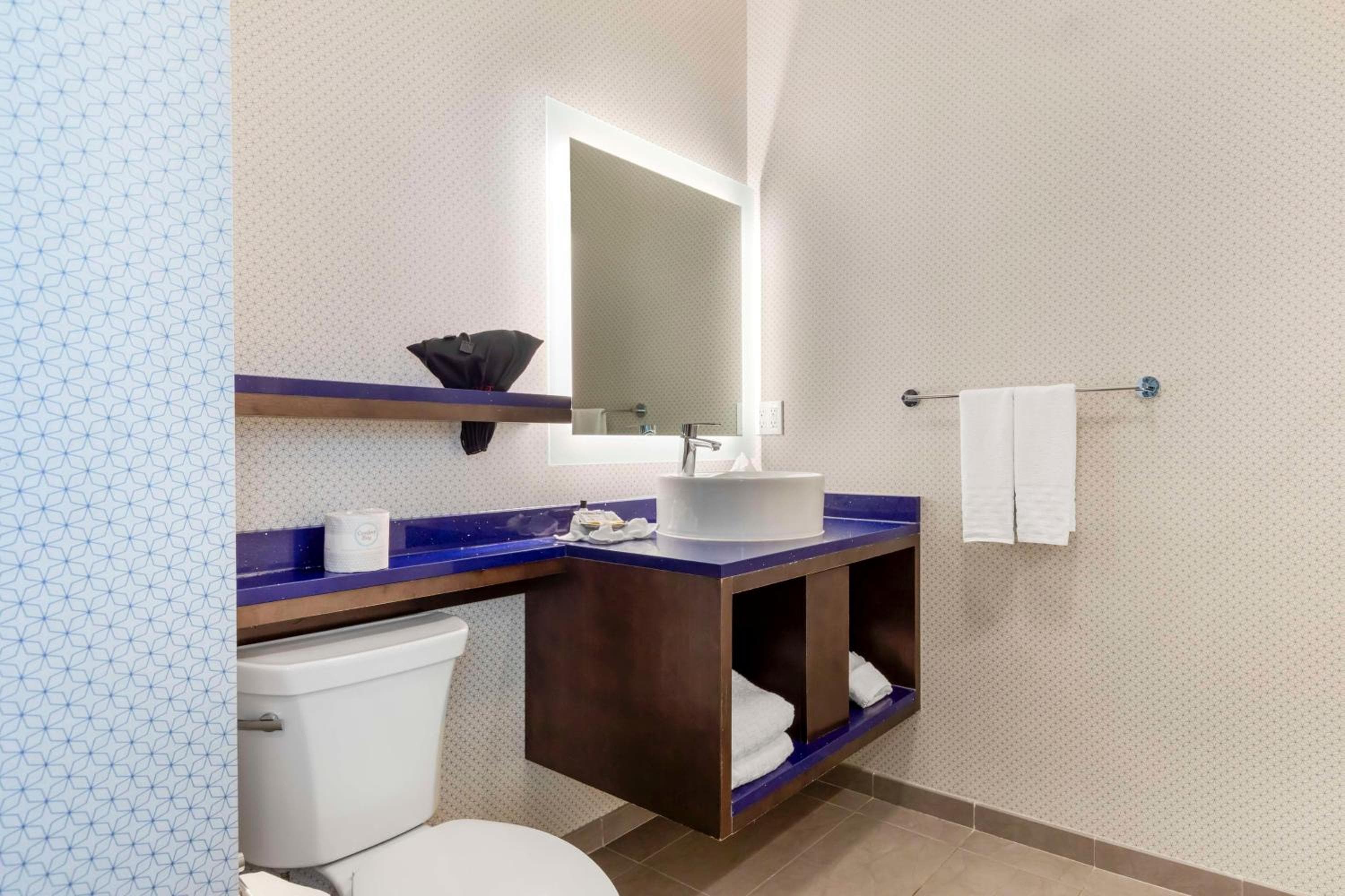 GLō Best Western Dallas South DeSoto