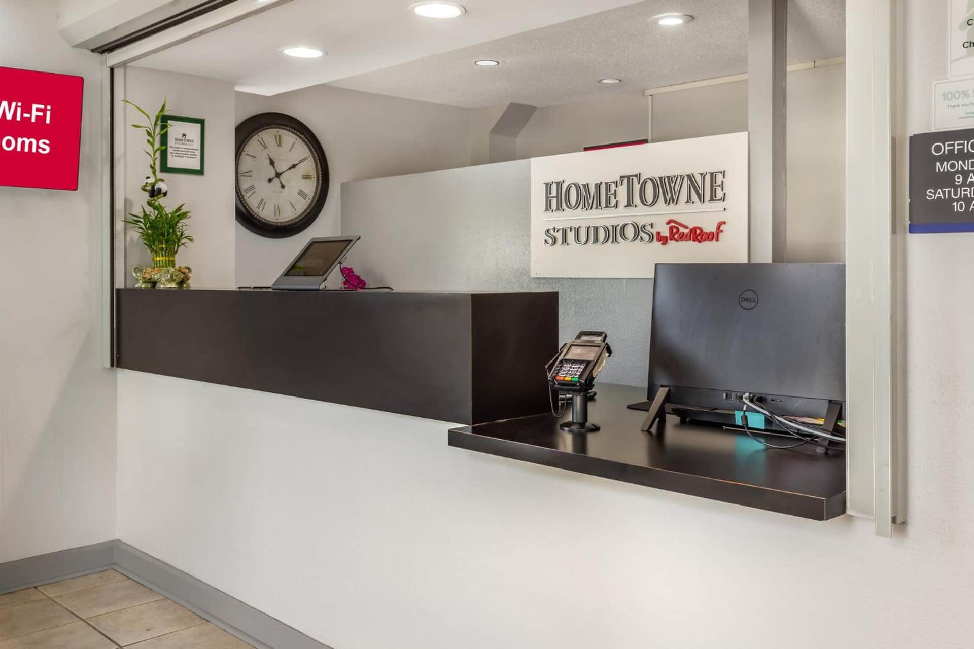 HomeTowne Studios & Suites by Red Roof Greensboro