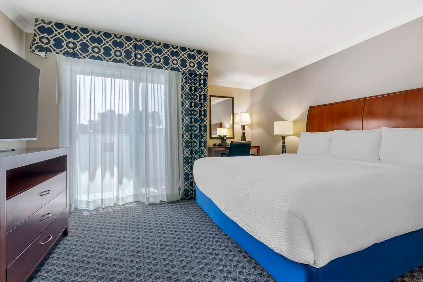 Best Western Plus Marina Shores Hotel