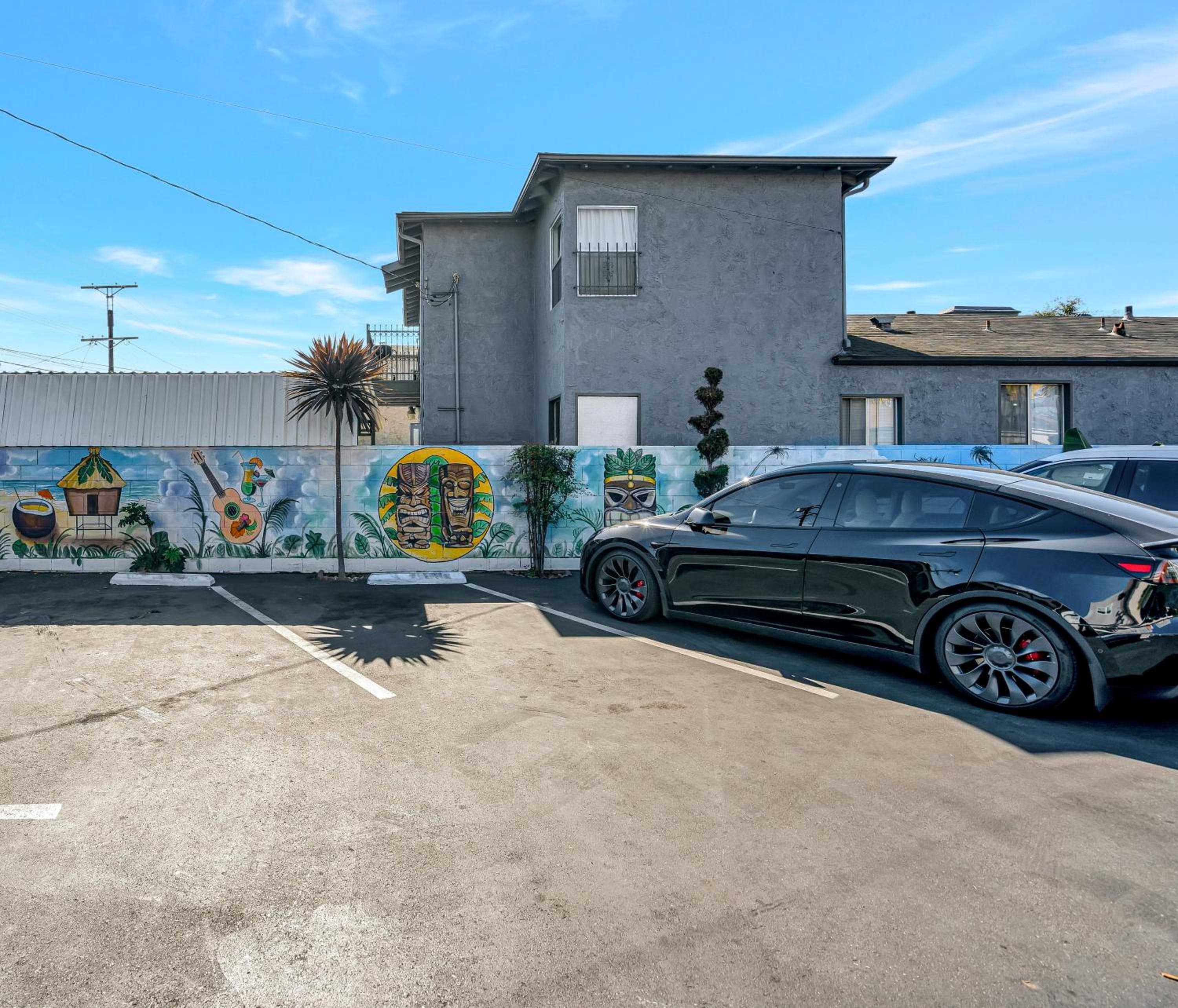 Royal Hawaiian Inn - Mid City