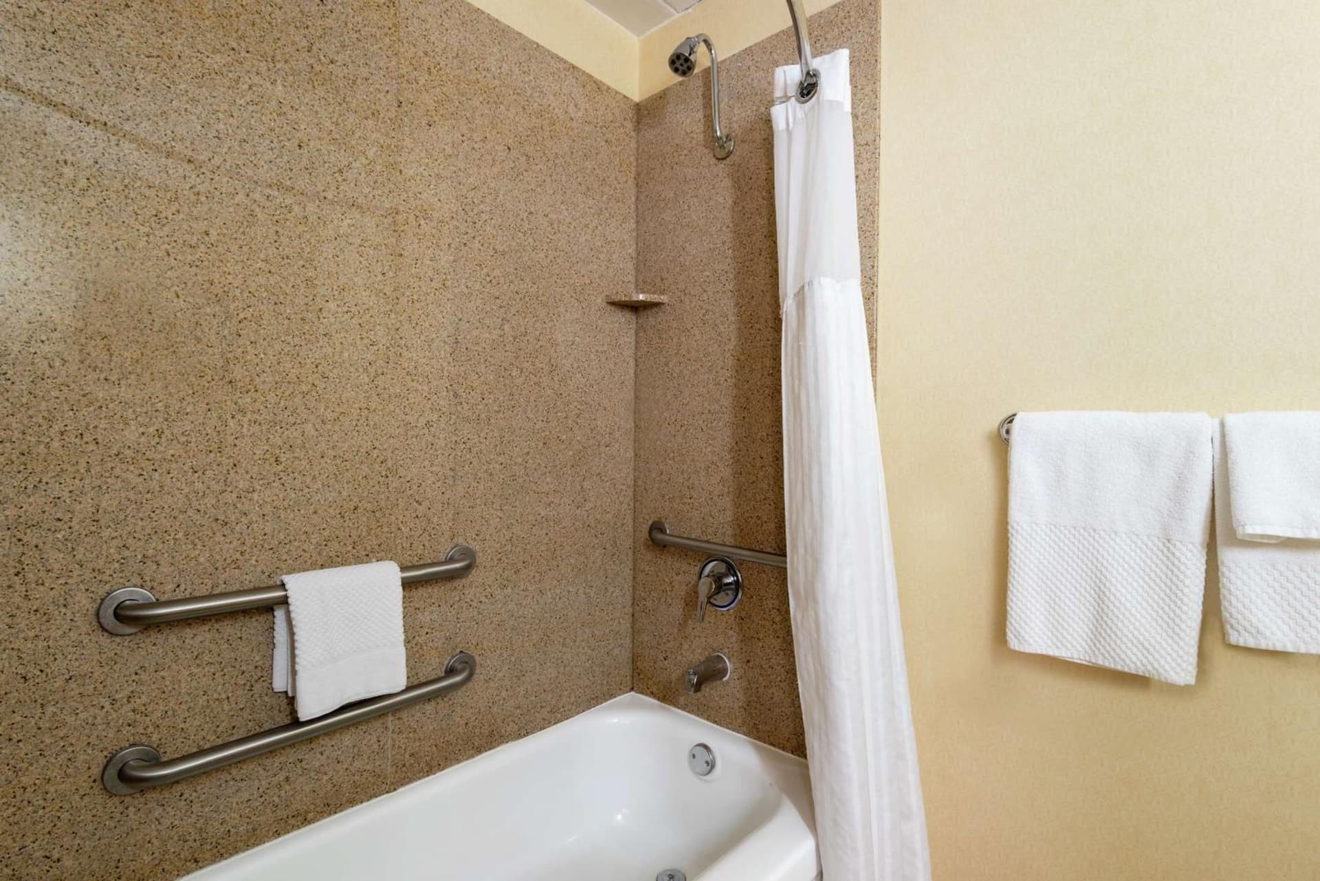 DoubleTree by Hilton Hotel Grand Rapids Airport