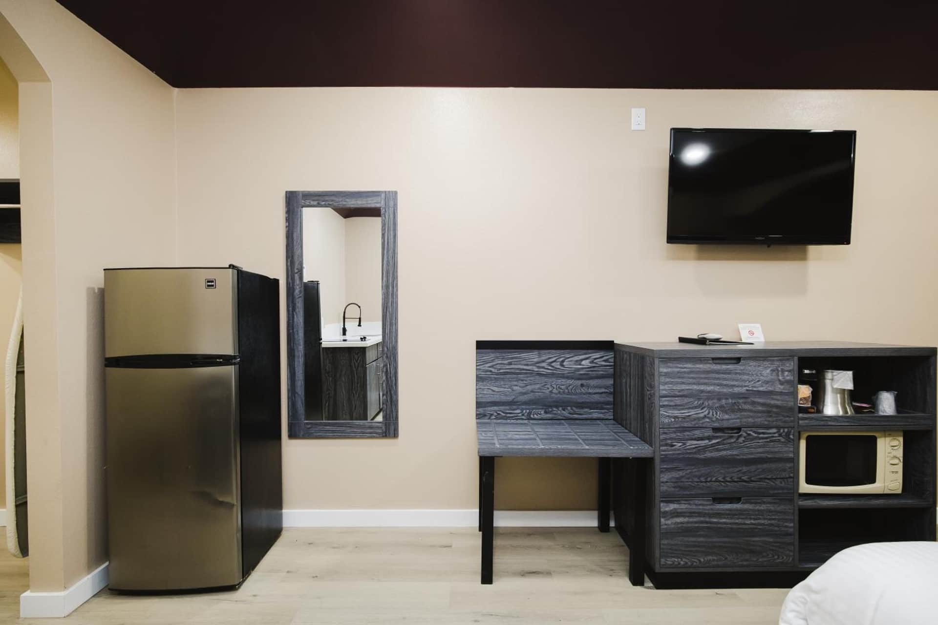 Sapphire Inn & Suites