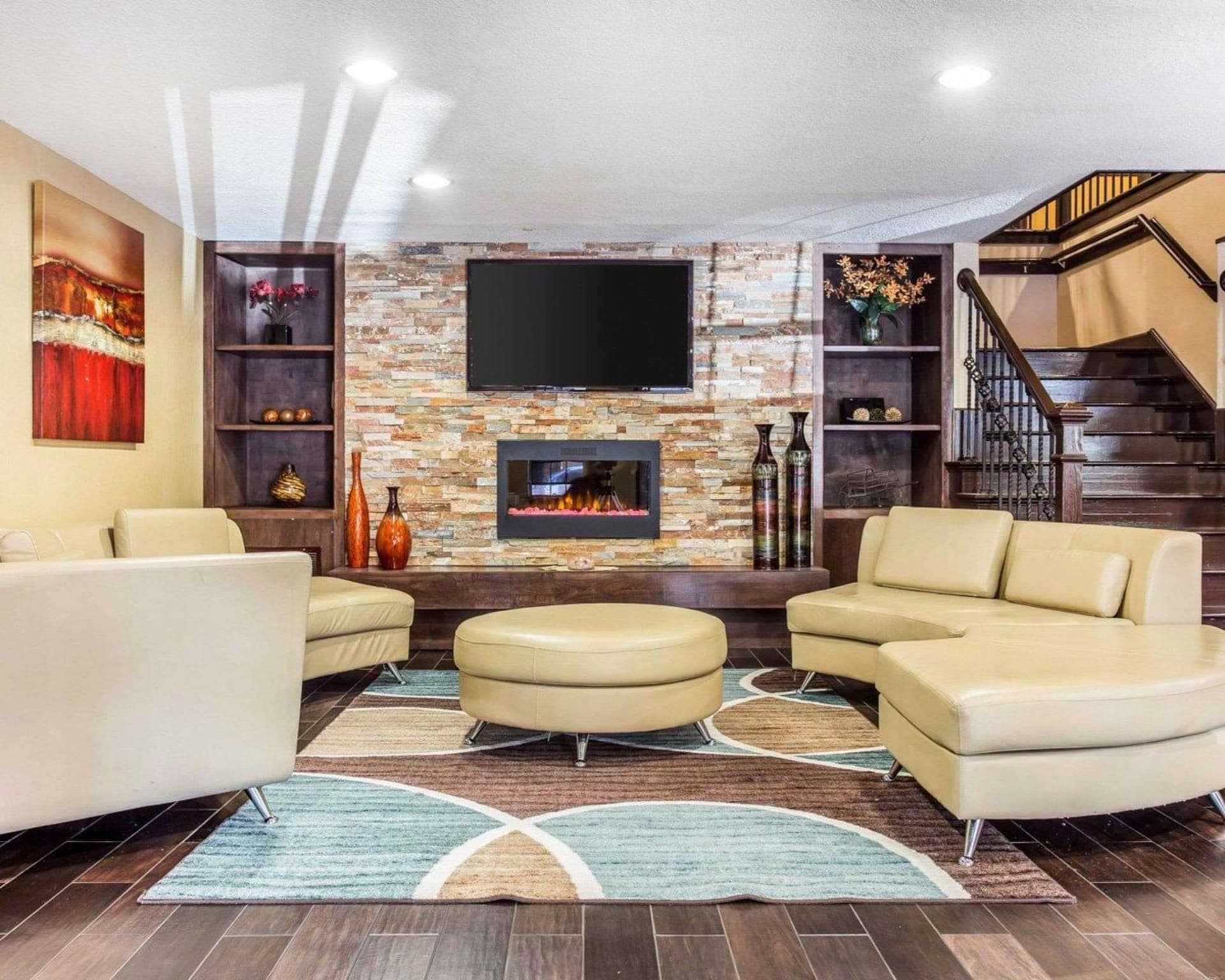 Comfort Inn & Suites – Ballpark Area