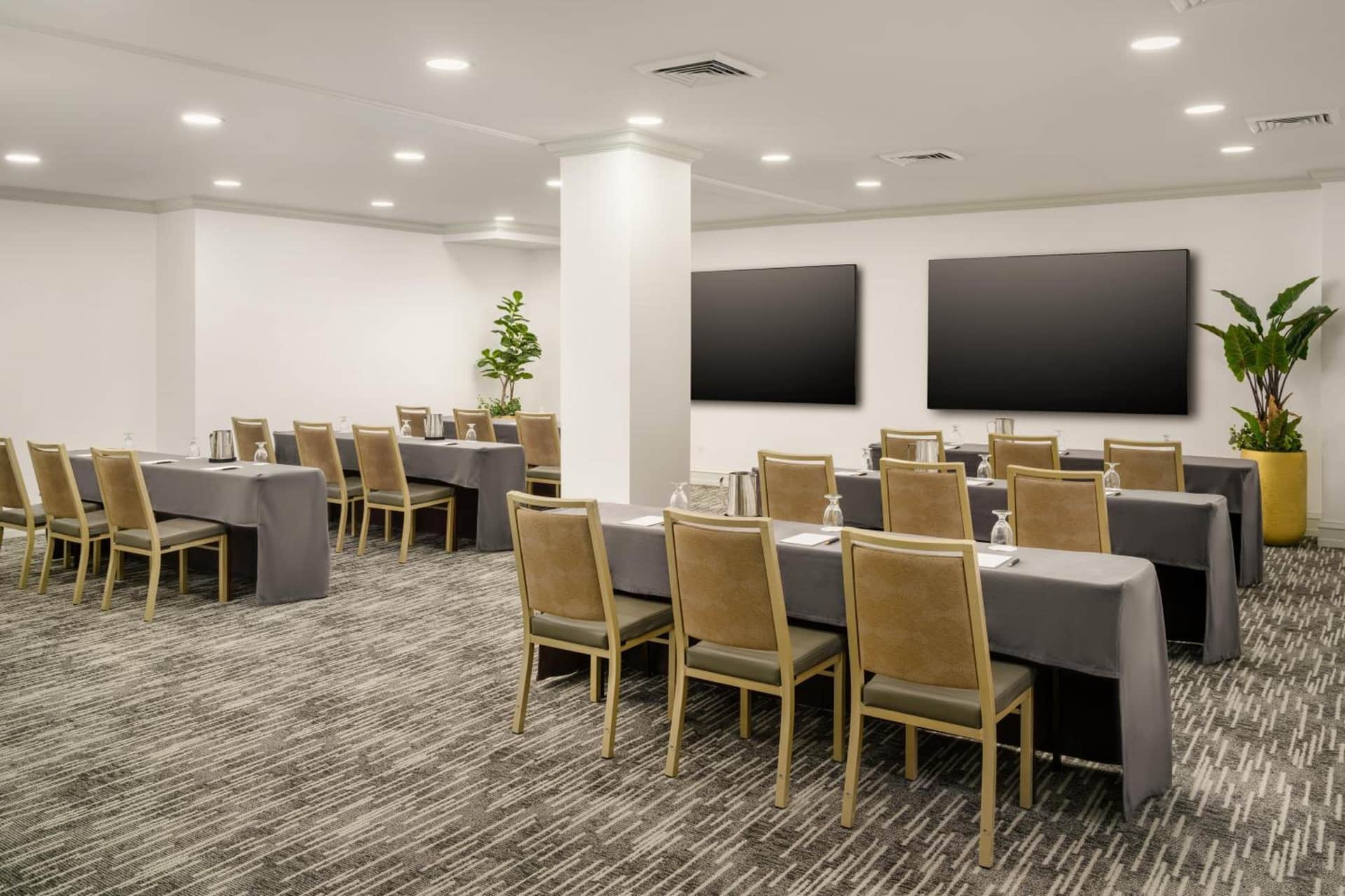 Renaissance Chicago O'Hare Suites Hotel