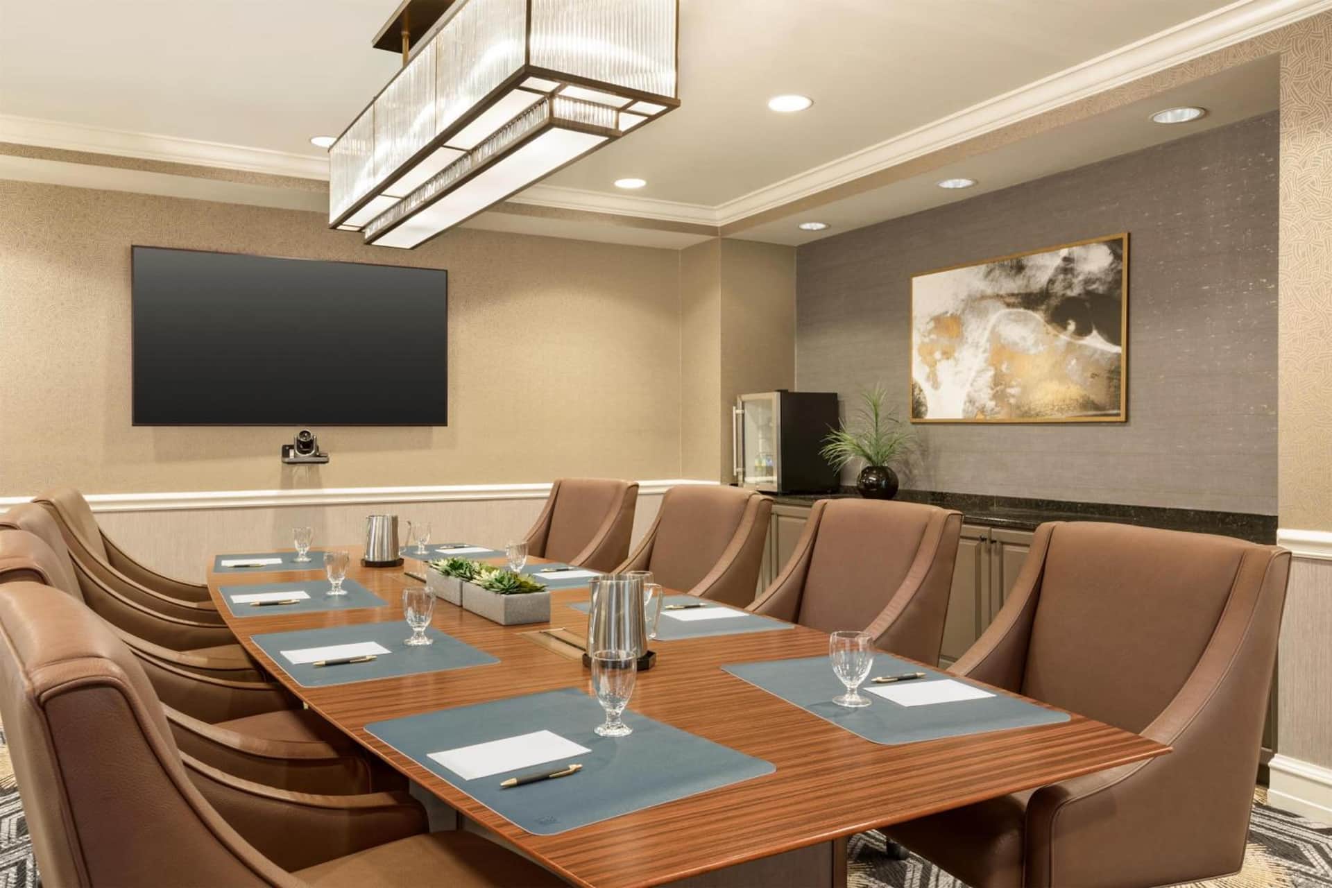 Renaissance Chicago O'Hare Suites Hotel