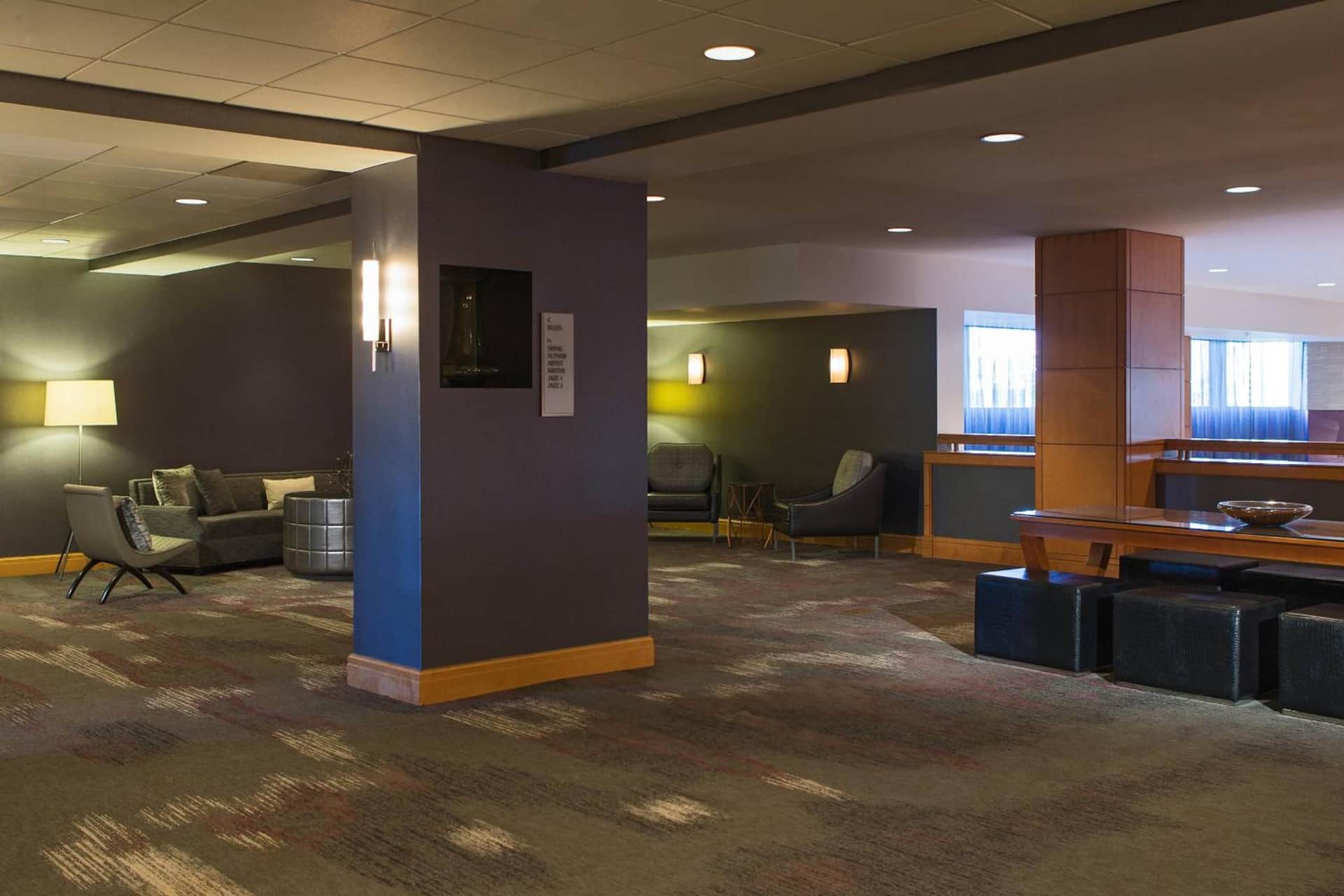 Renaissance Chicago O'Hare Suites Hotel