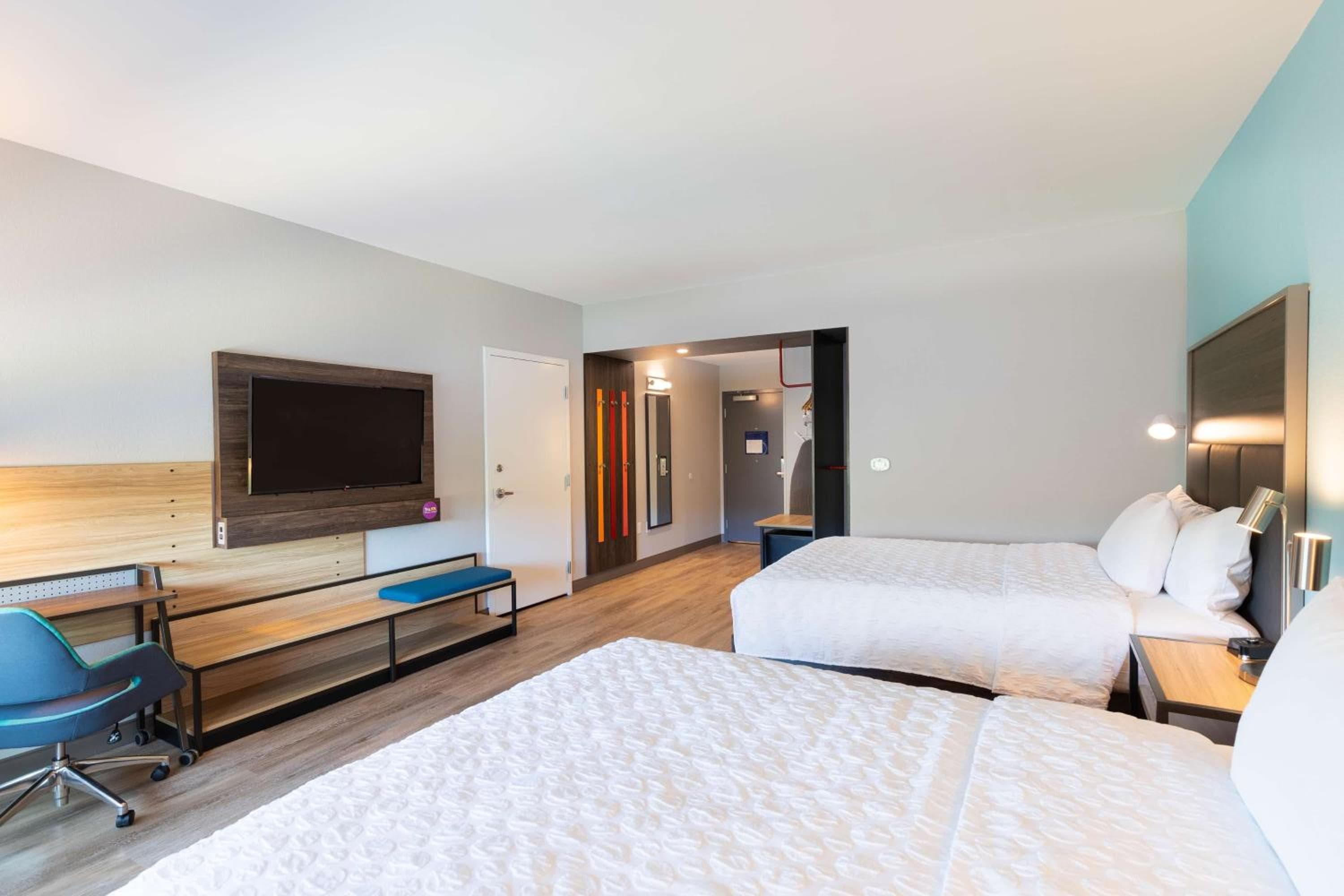 Tru by Hilton Eugene