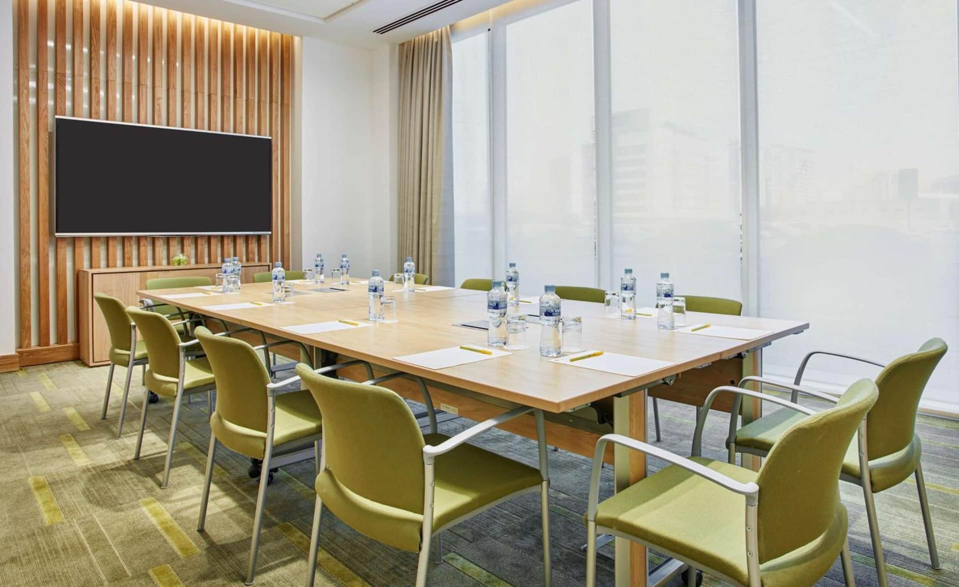 Hilton Garden Inn Dubai, Mall Avenue