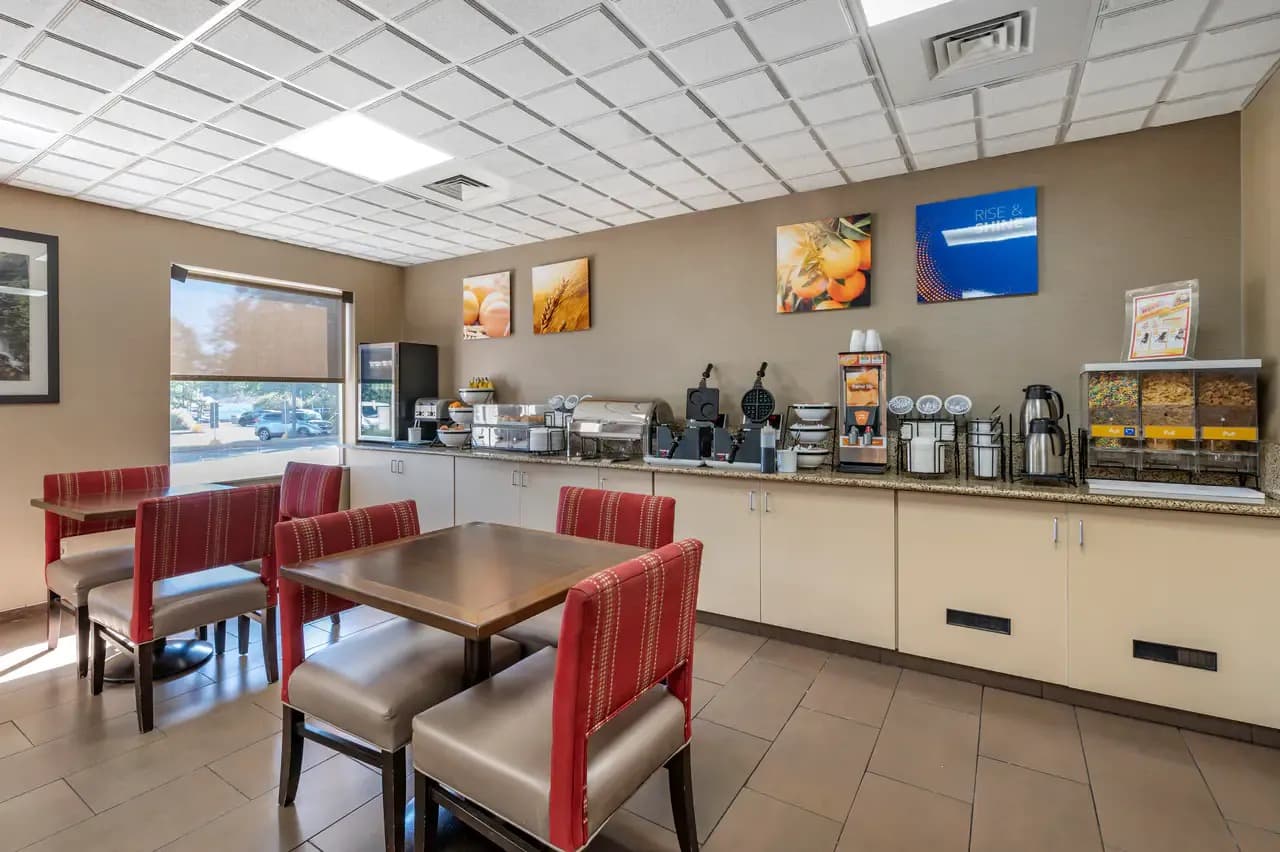 Comfort Inn & Suites Dayton Northwest - Englewood