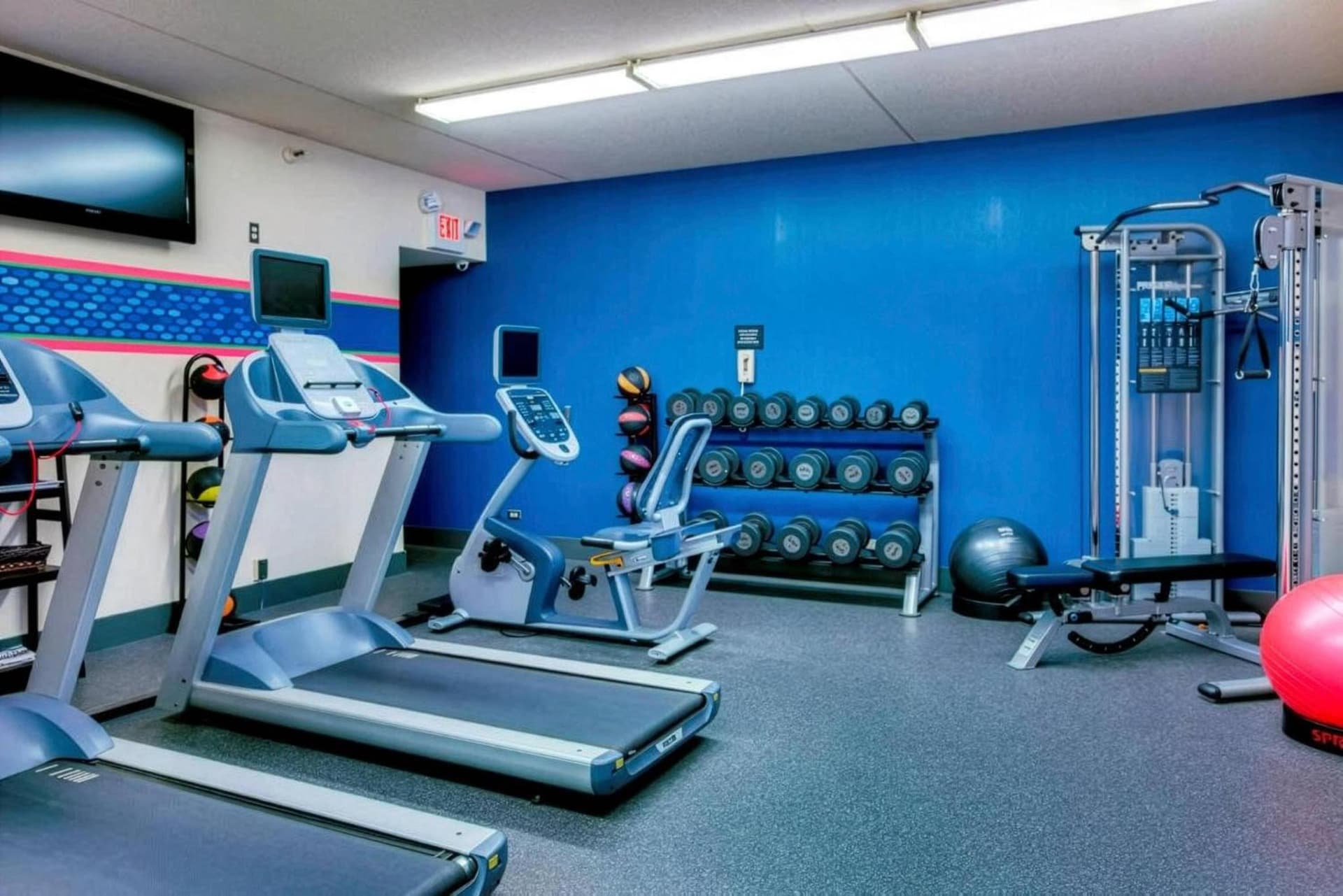 Pittsburgh Airport Inn and Suites