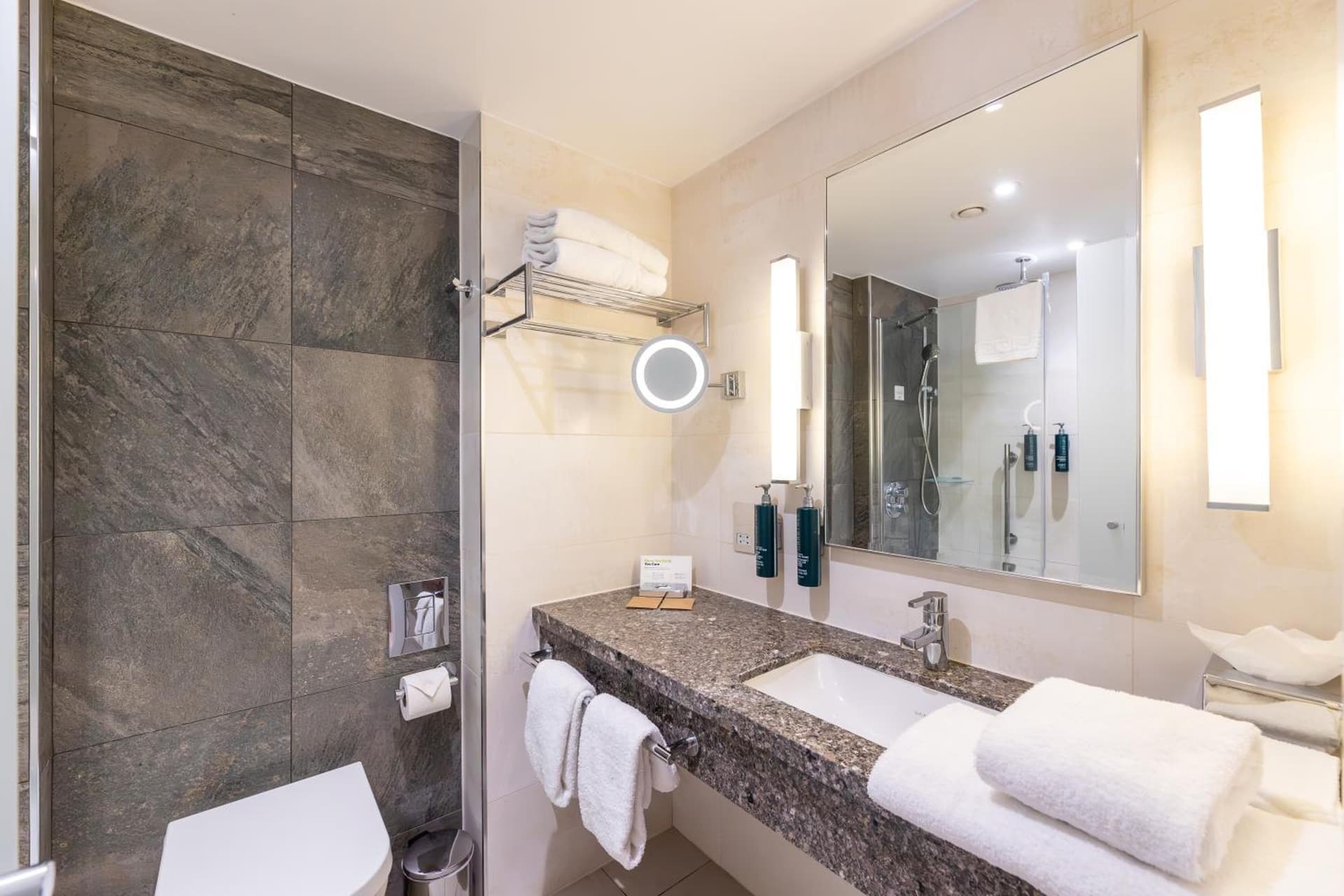 DoubleTree by Hilton London - Victoria