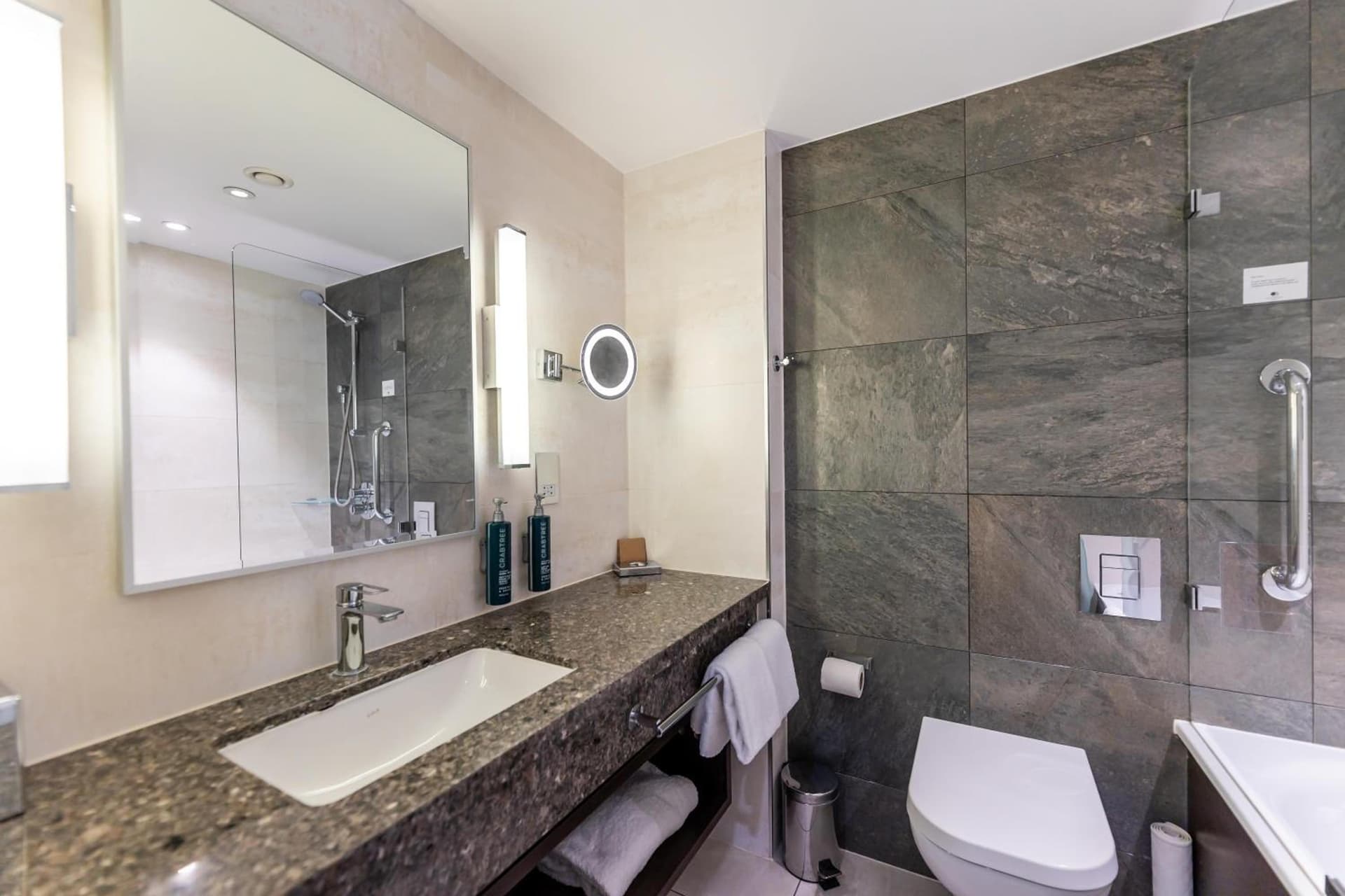 DoubleTree by Hilton London - Victoria