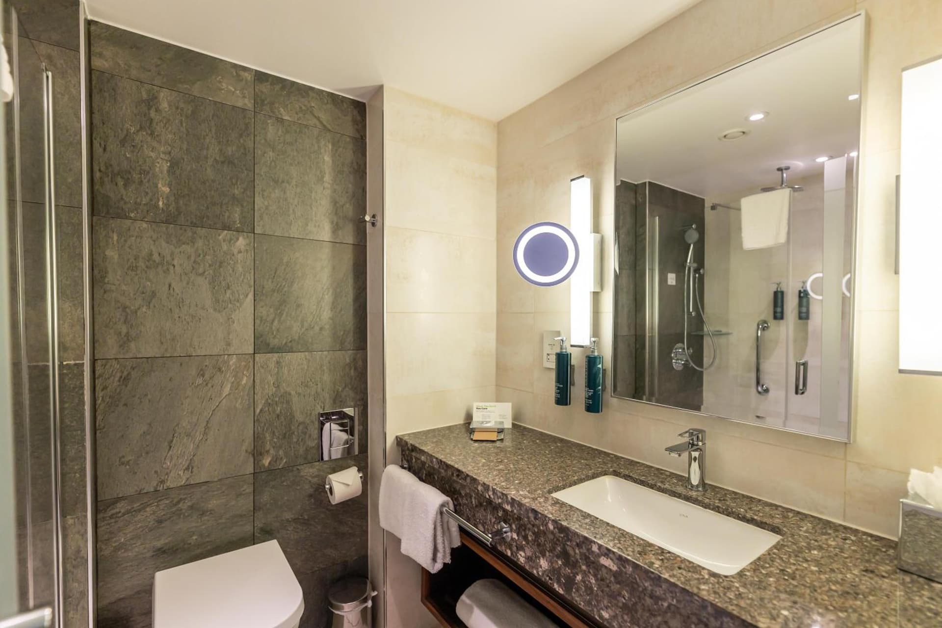 DoubleTree by Hilton London - Victoria