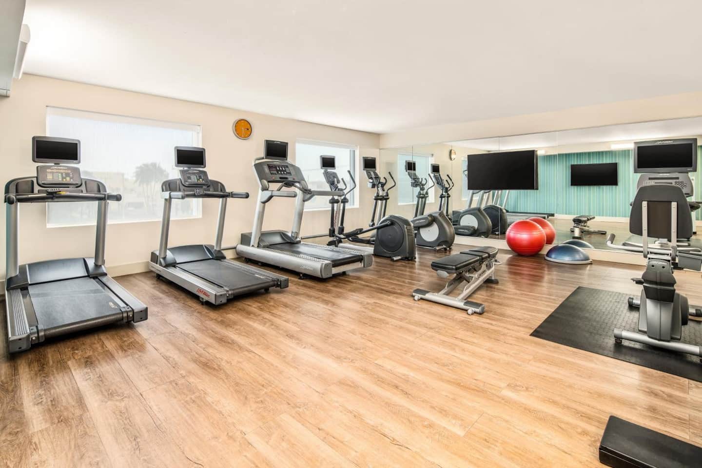 Holiday Inn Express Fort Lauderdale Cruise Airport