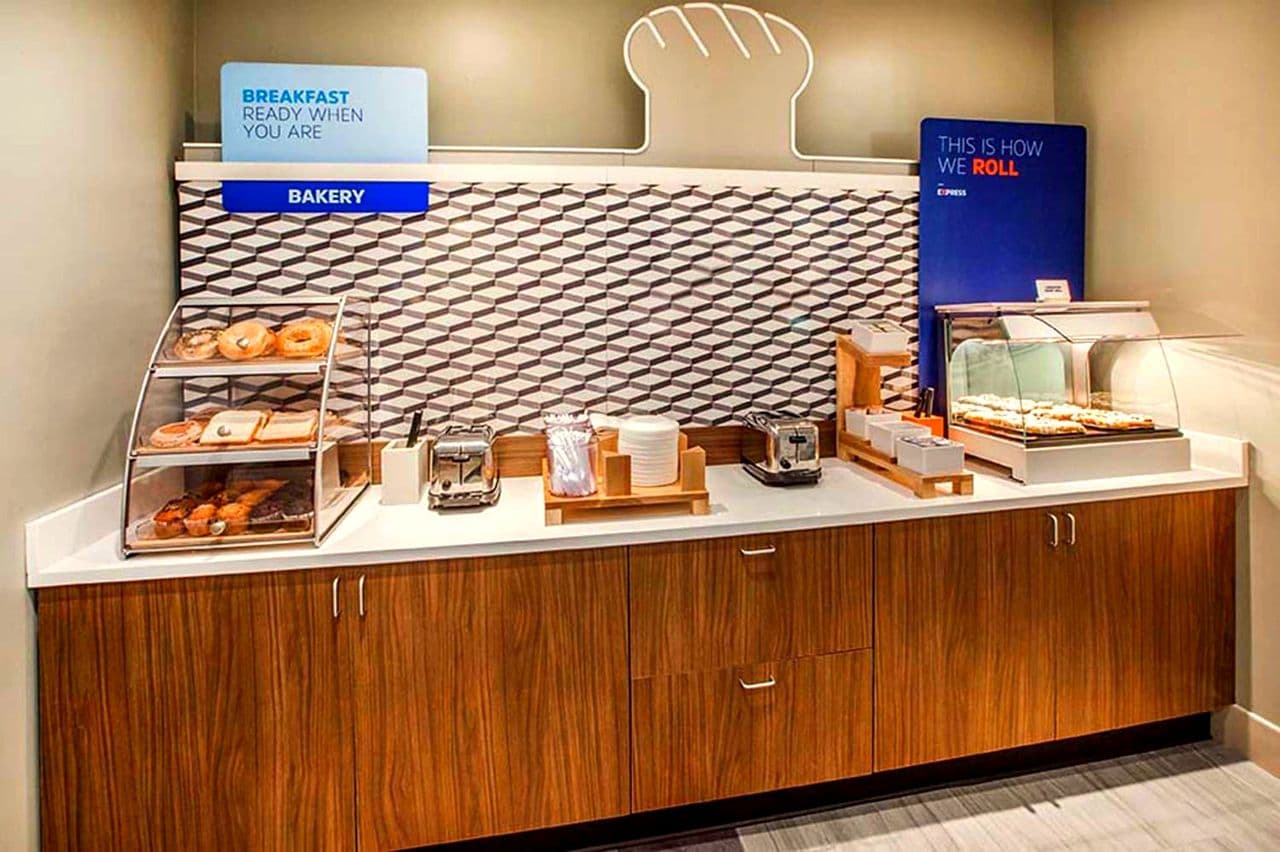 Holiday Inn Express Fort Lauderdale Cruise Airport