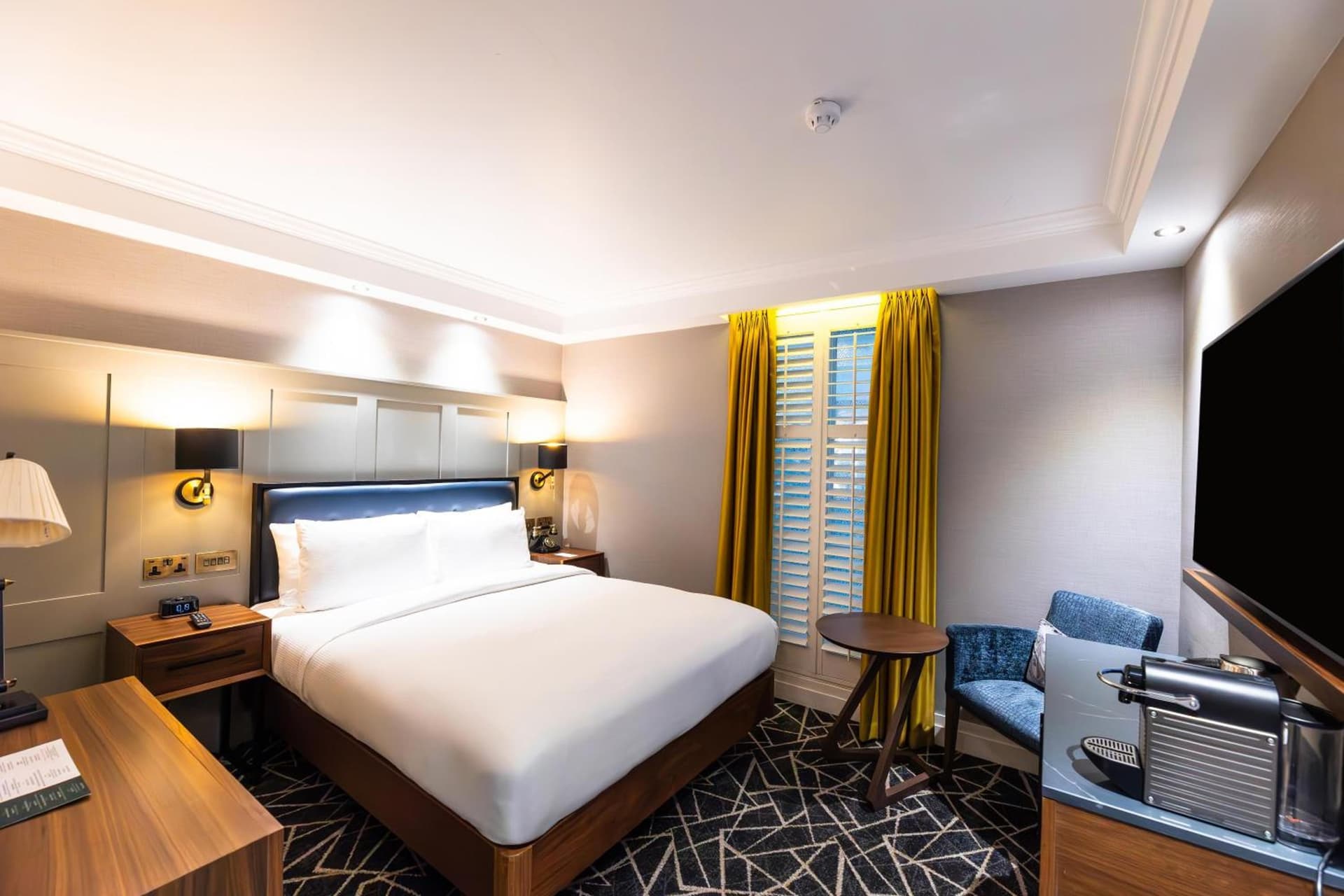 100 Queen's Gate Hotel London Kensington, Curio Collection by Hilton