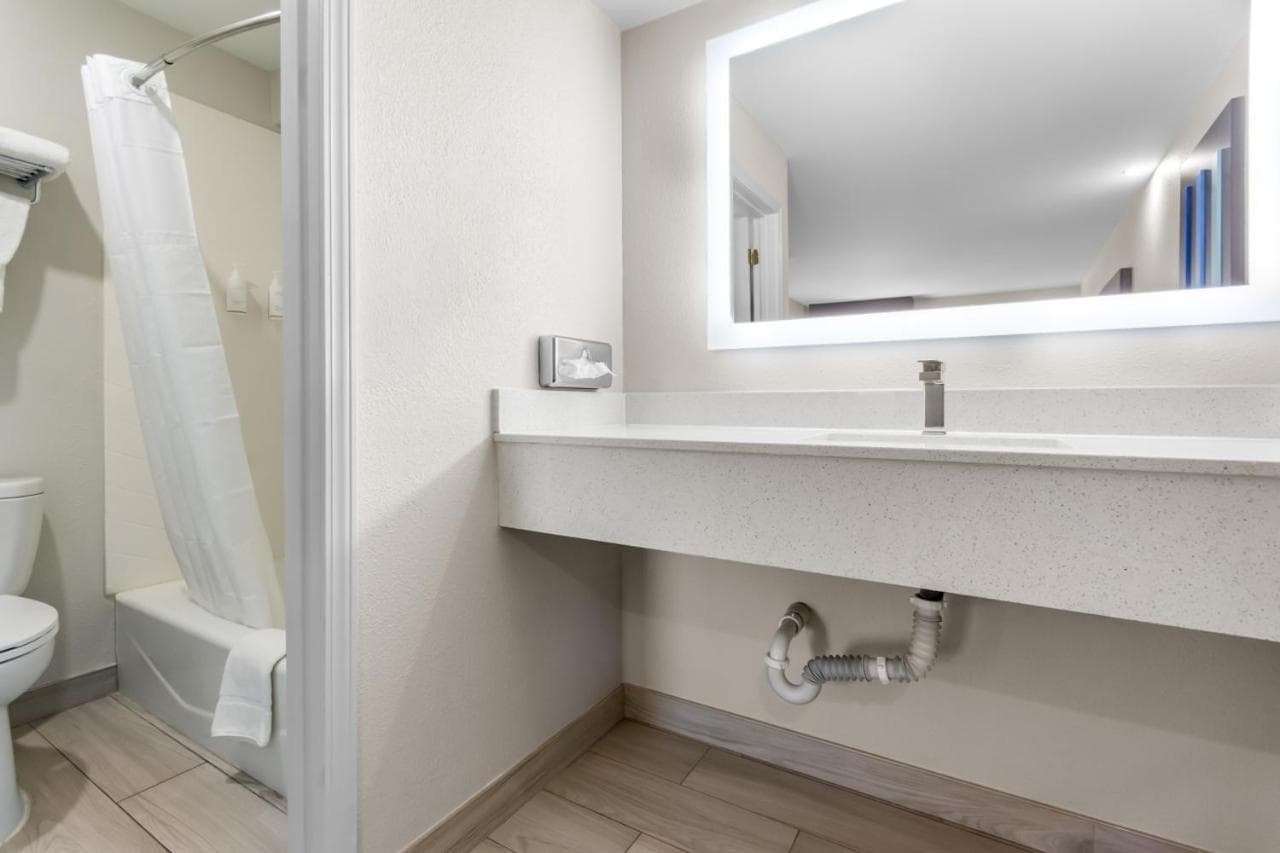 Days Inn by Wyndham Indianapolis East Post Road