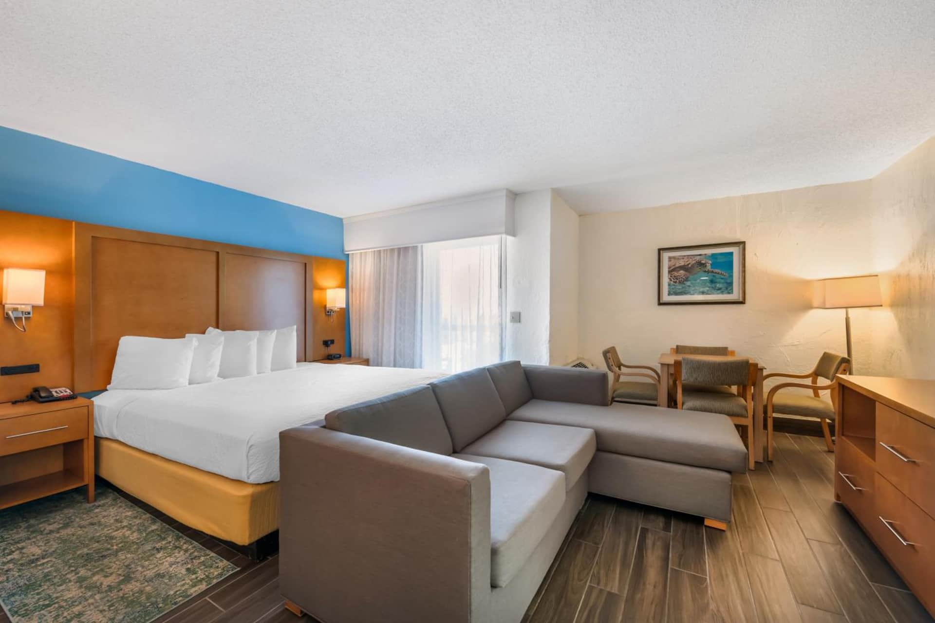 Tropical Winds Oceanfront Hotel