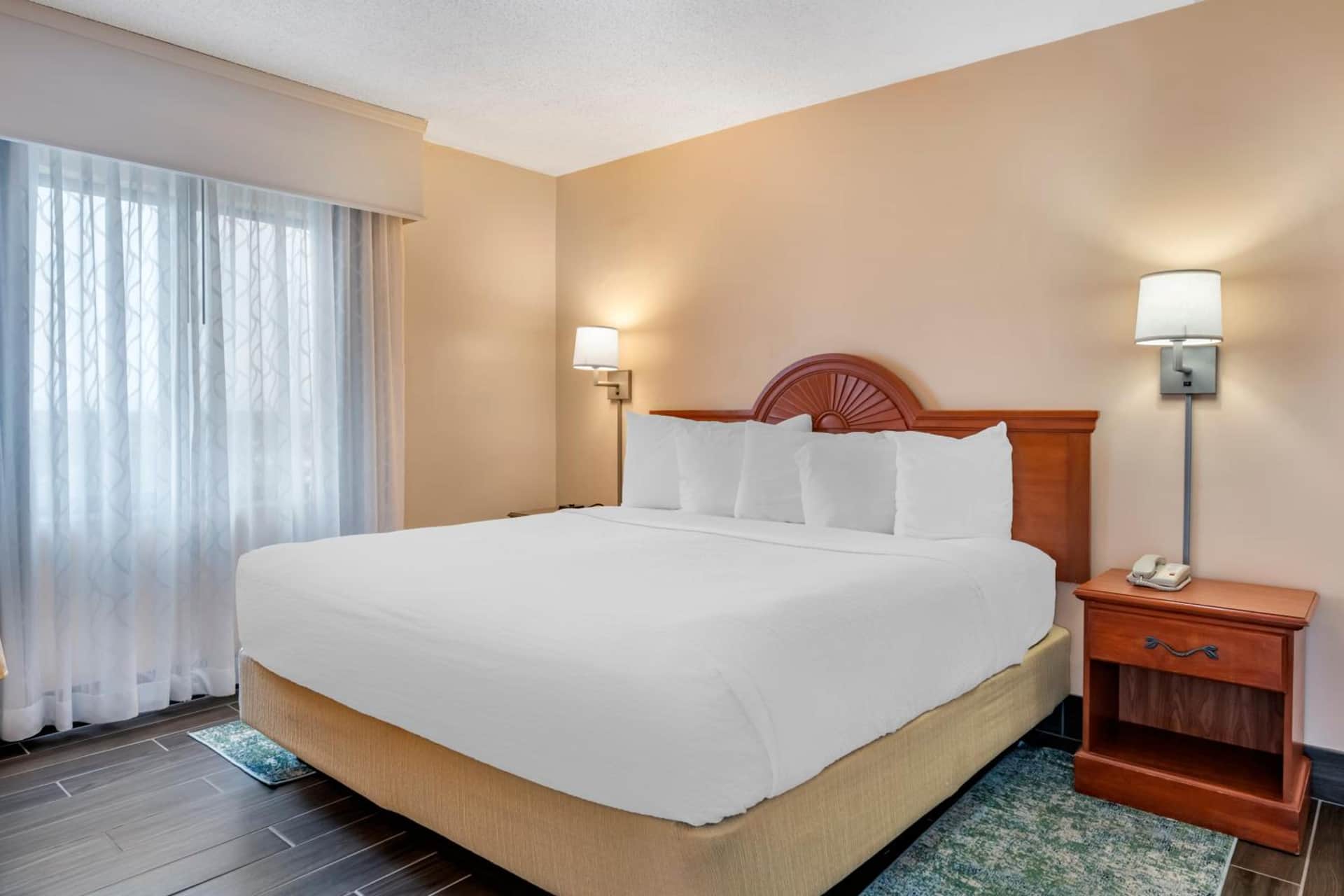 Tropical Winds Oceanfront Hotel
