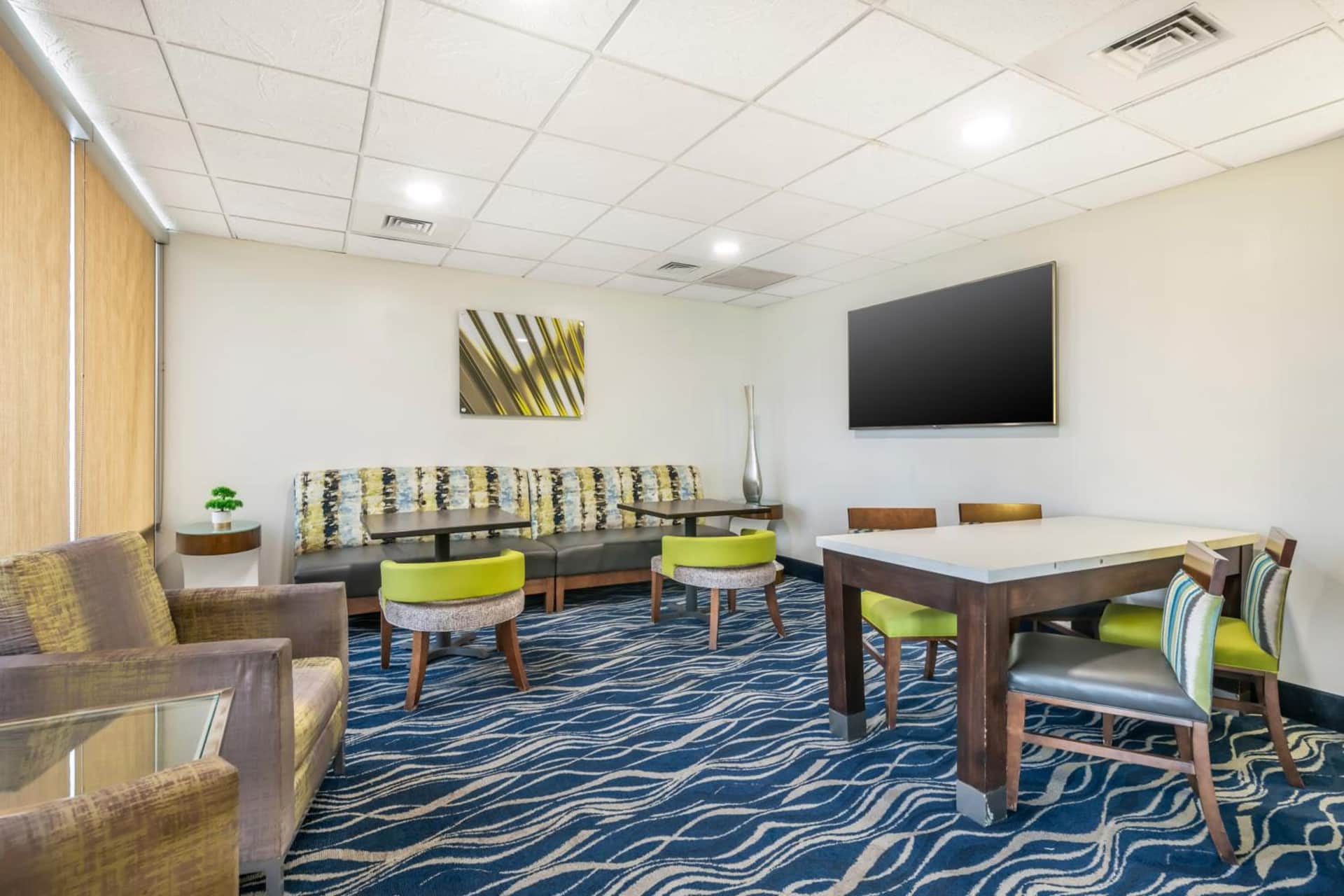 Tropical Winds Oceanfront Hotel