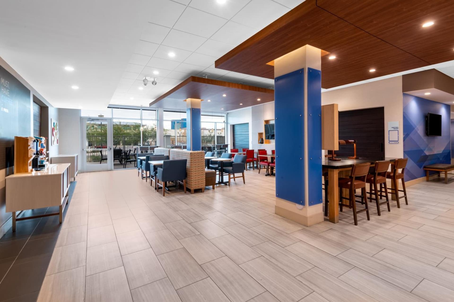 Holiday Inn Express & Suites - Phoenix - Airport North
