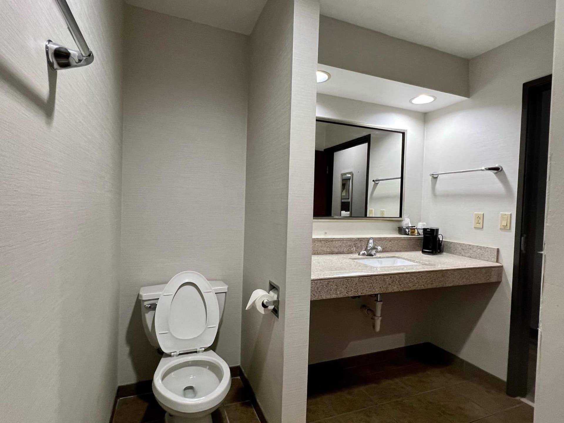 HomeTowne Studios & Suites by Red Roof Washington