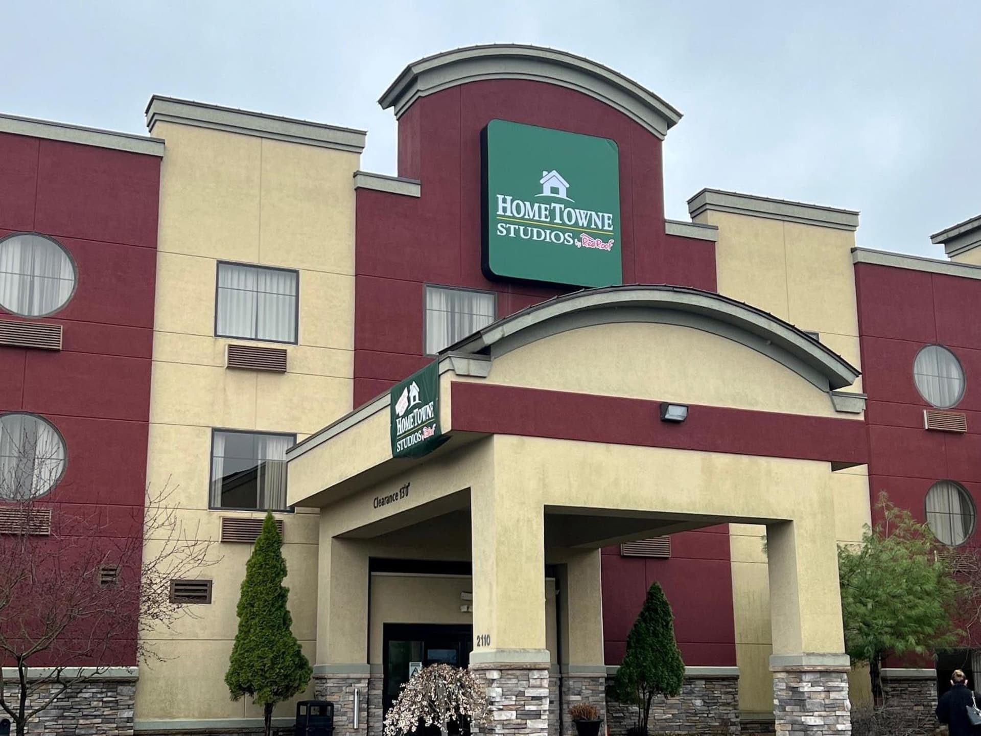 HomeTowne Studios & Suites by Red Roof Washington