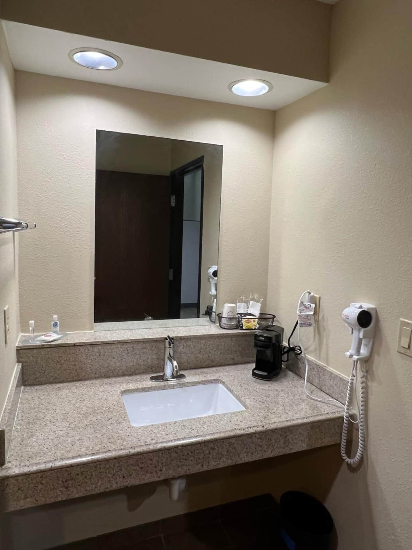 HomeTowne Studios & Suites by Red Roof Washington