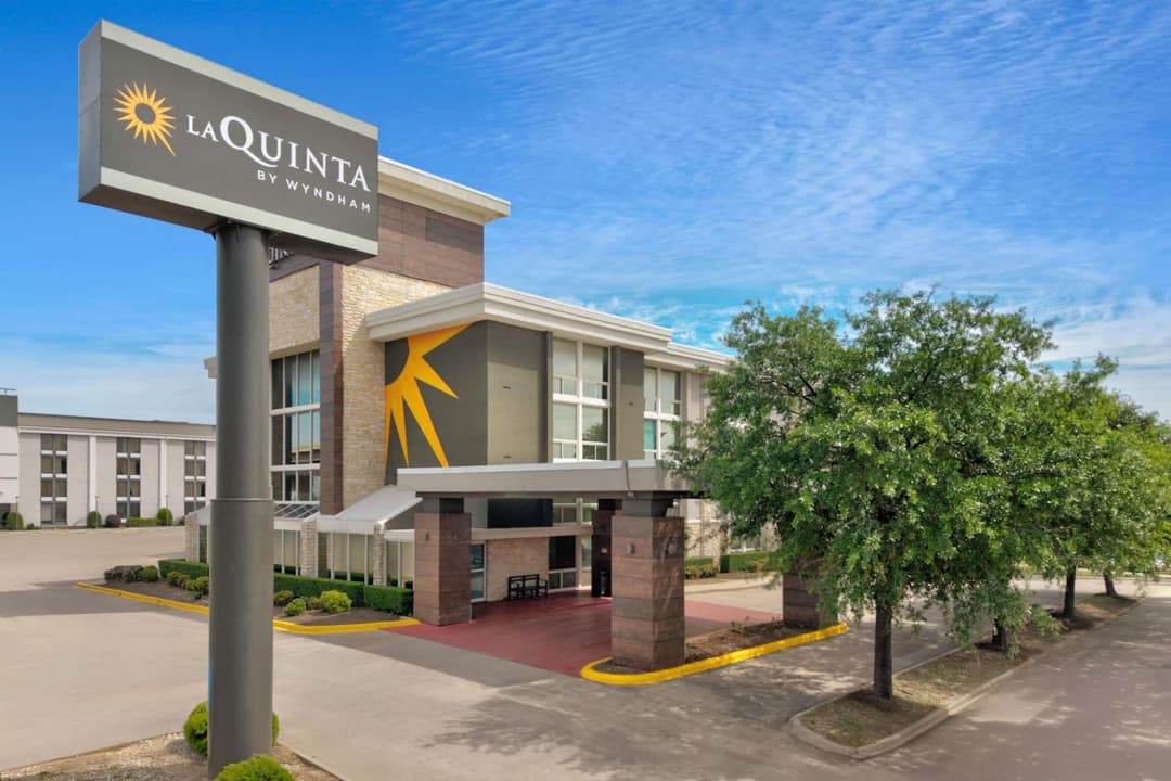 La Quinta by Wyndham Dallas I-35 Walnut Hill Ln