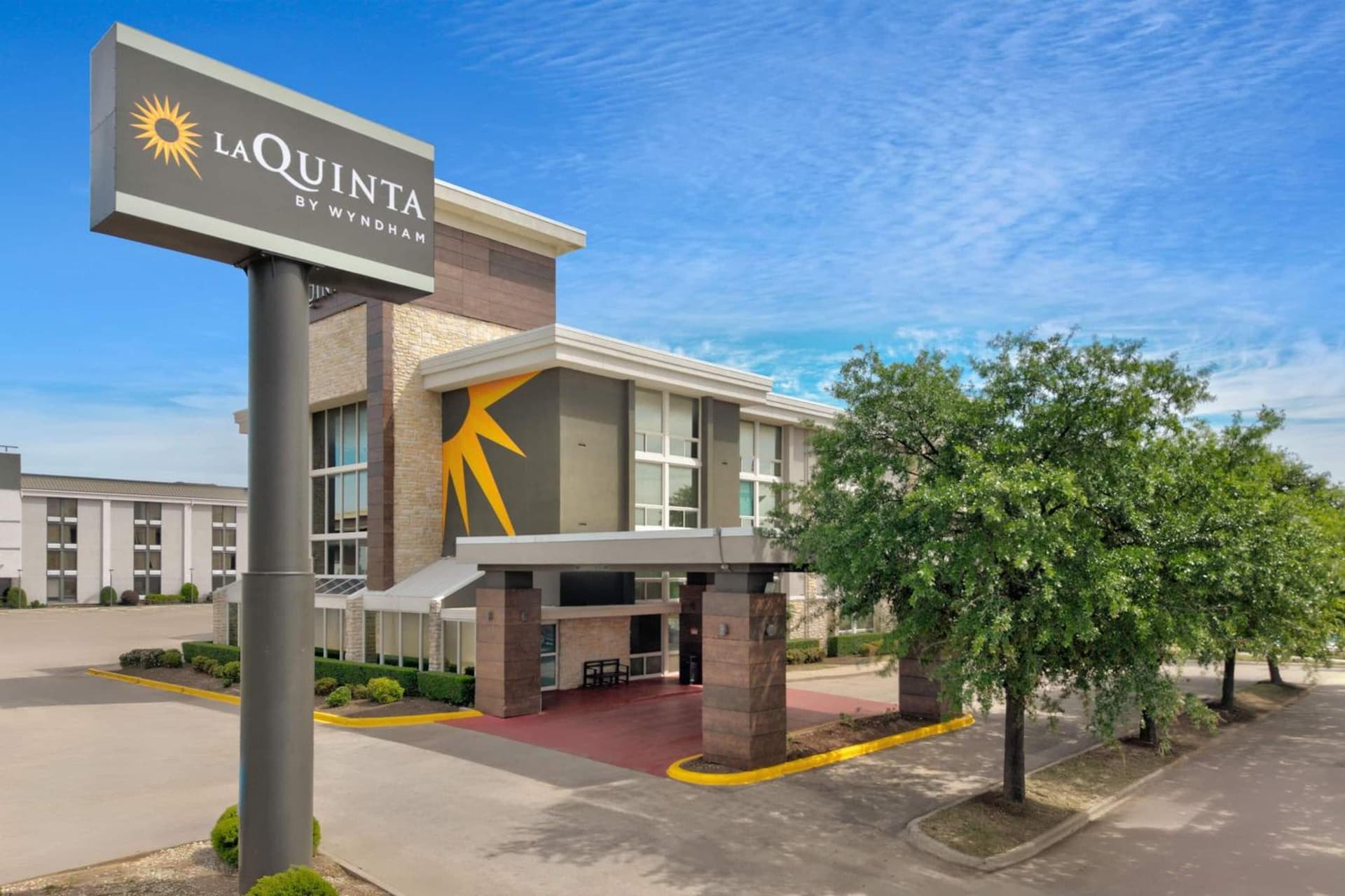 La Quinta by Wyndham Dallas I-35 Walnut Hill Ln