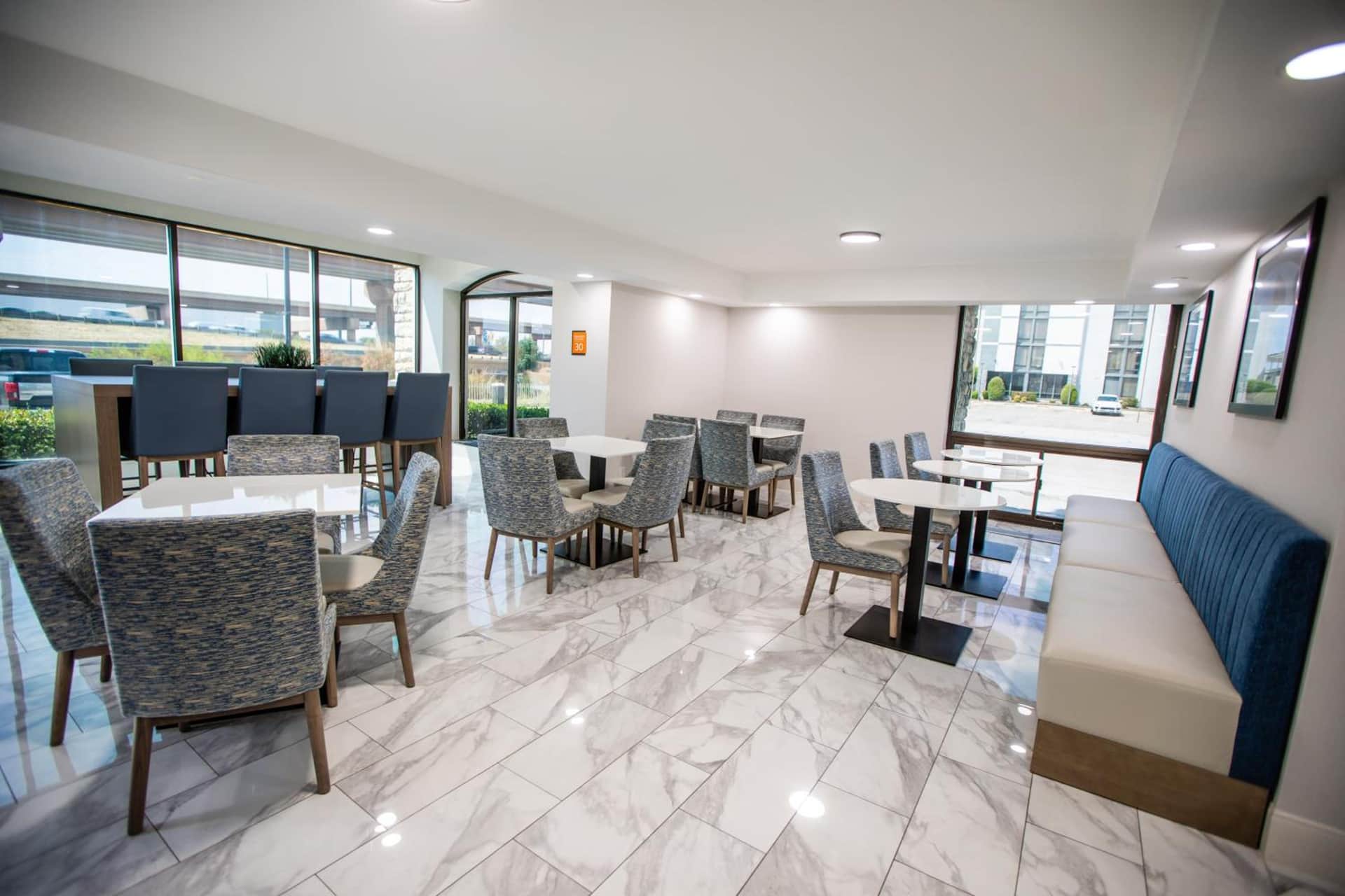 La Quinta by Wyndham Dallas I-35 Walnut Hill Ln