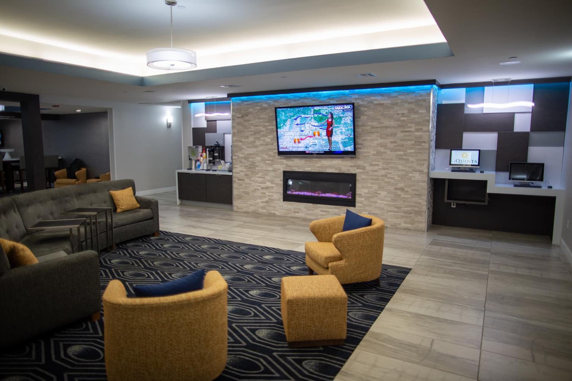 La Quinta Inn & Suites by Wyndham Houston East at Normandy