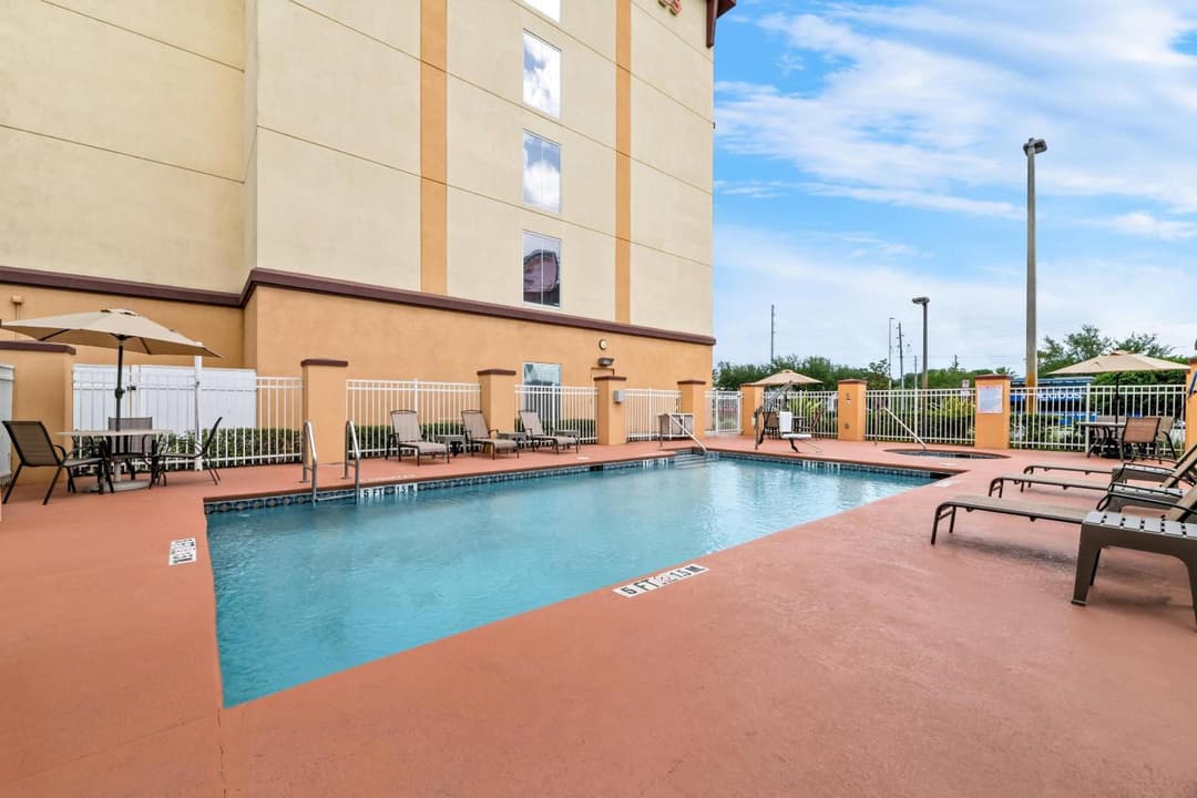 Comfort Suites Orlando Airport