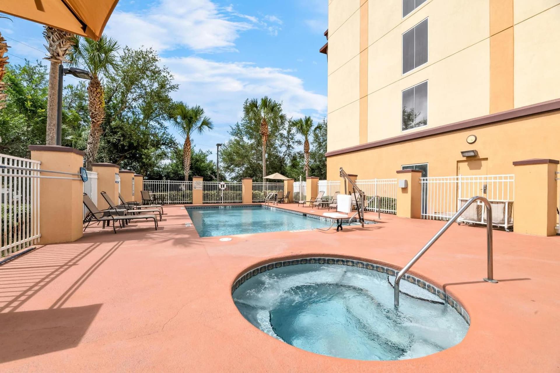 Comfort Suites Orlando Airport