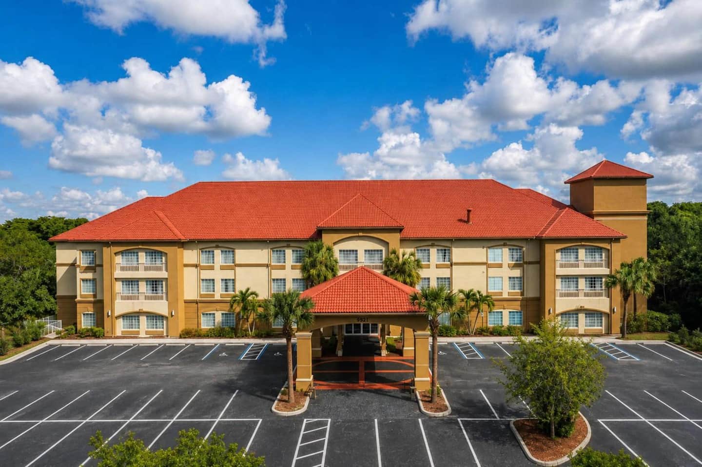 Staywell Inn & Suites I-75