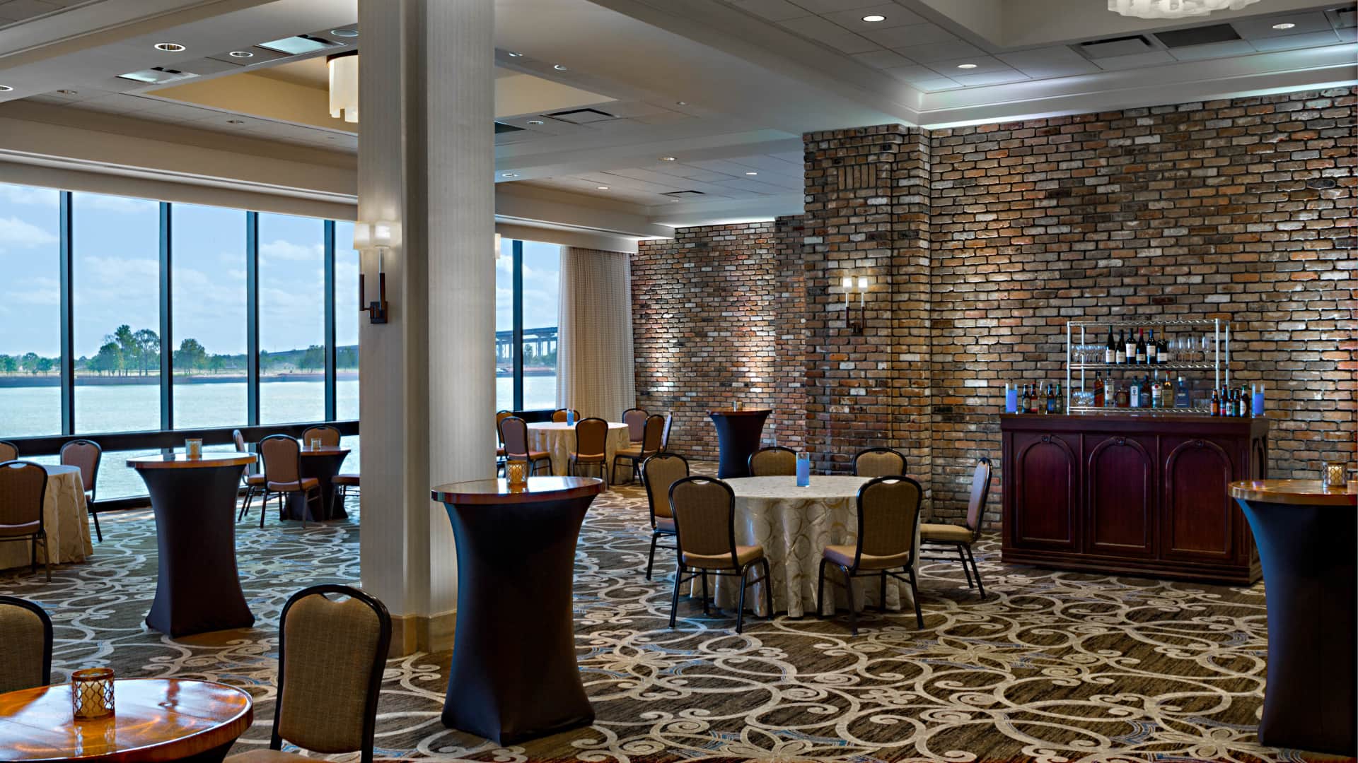 Hilton New Orleans Riverside